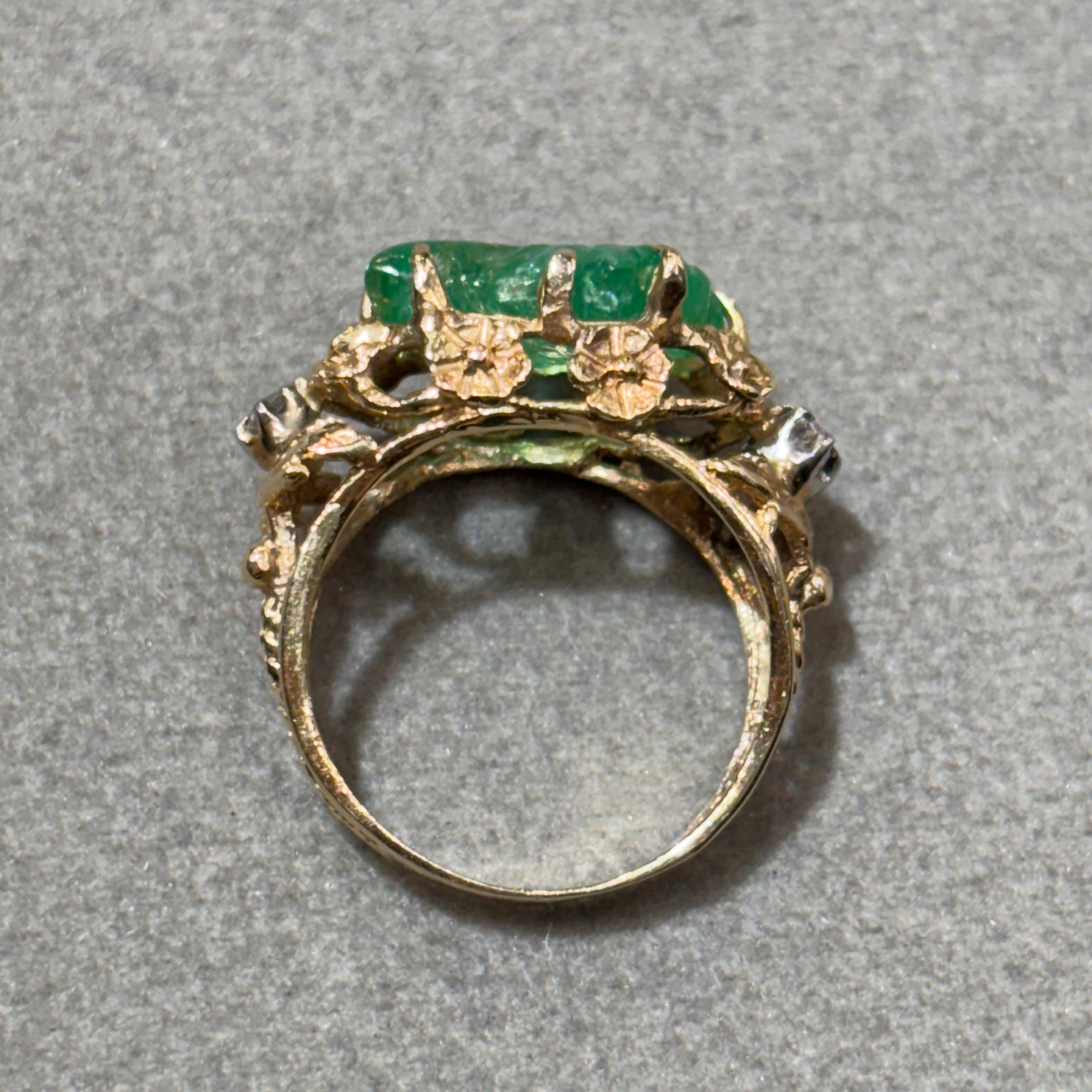 Ring mit geschnitztem Smaragd und Diamant im Angebot 4
