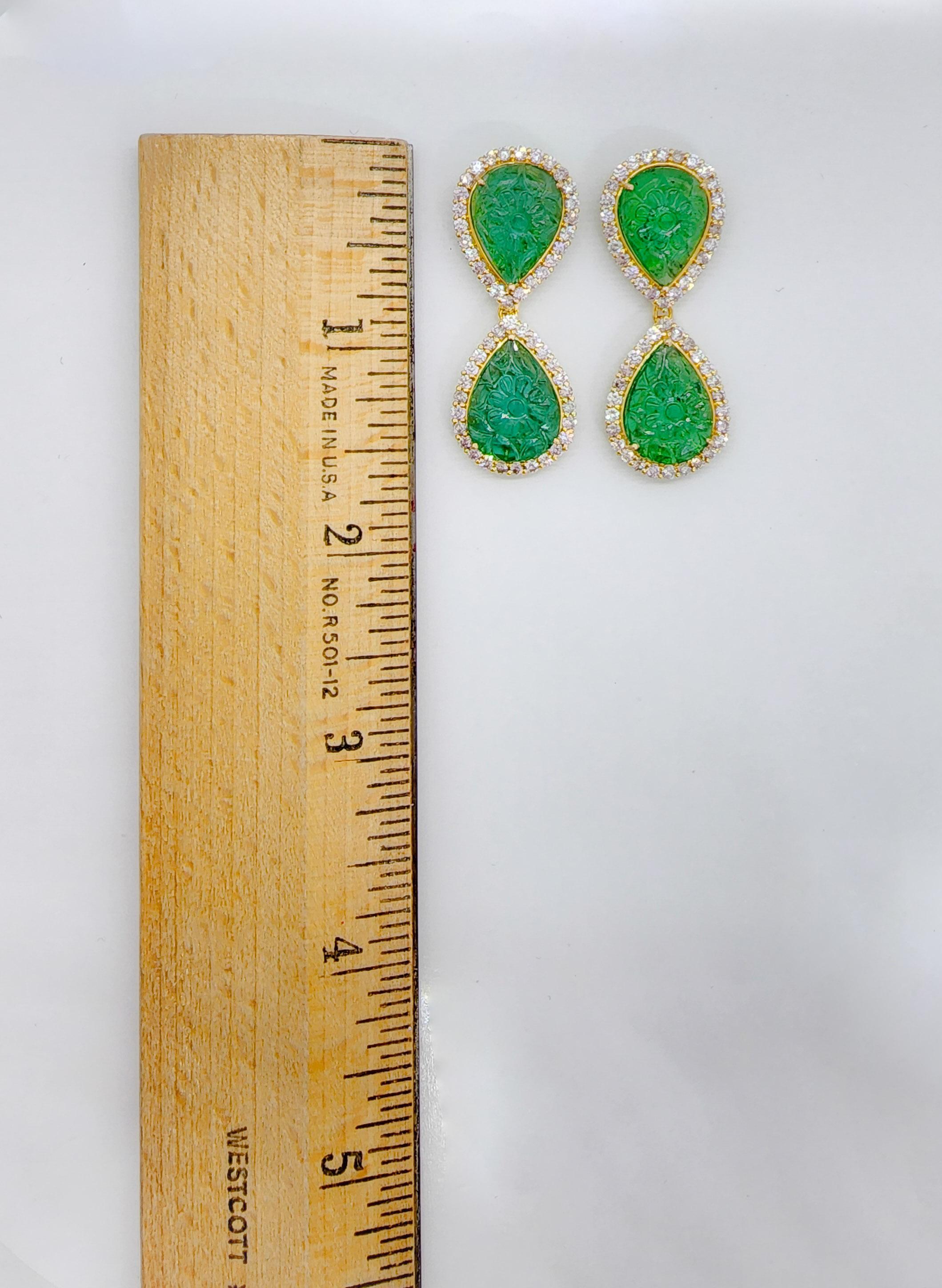 Carved Emerald and White Diamond Dangle Earrings in 18k Yellow Gold For Sale 1
