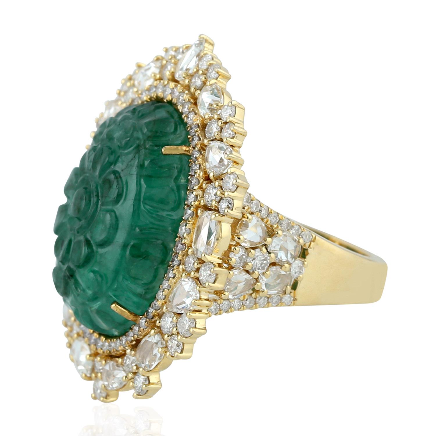 Art Deco Carved Emerald Cocktail Ring With Diamonds In 18k Yellow Gold For Sale