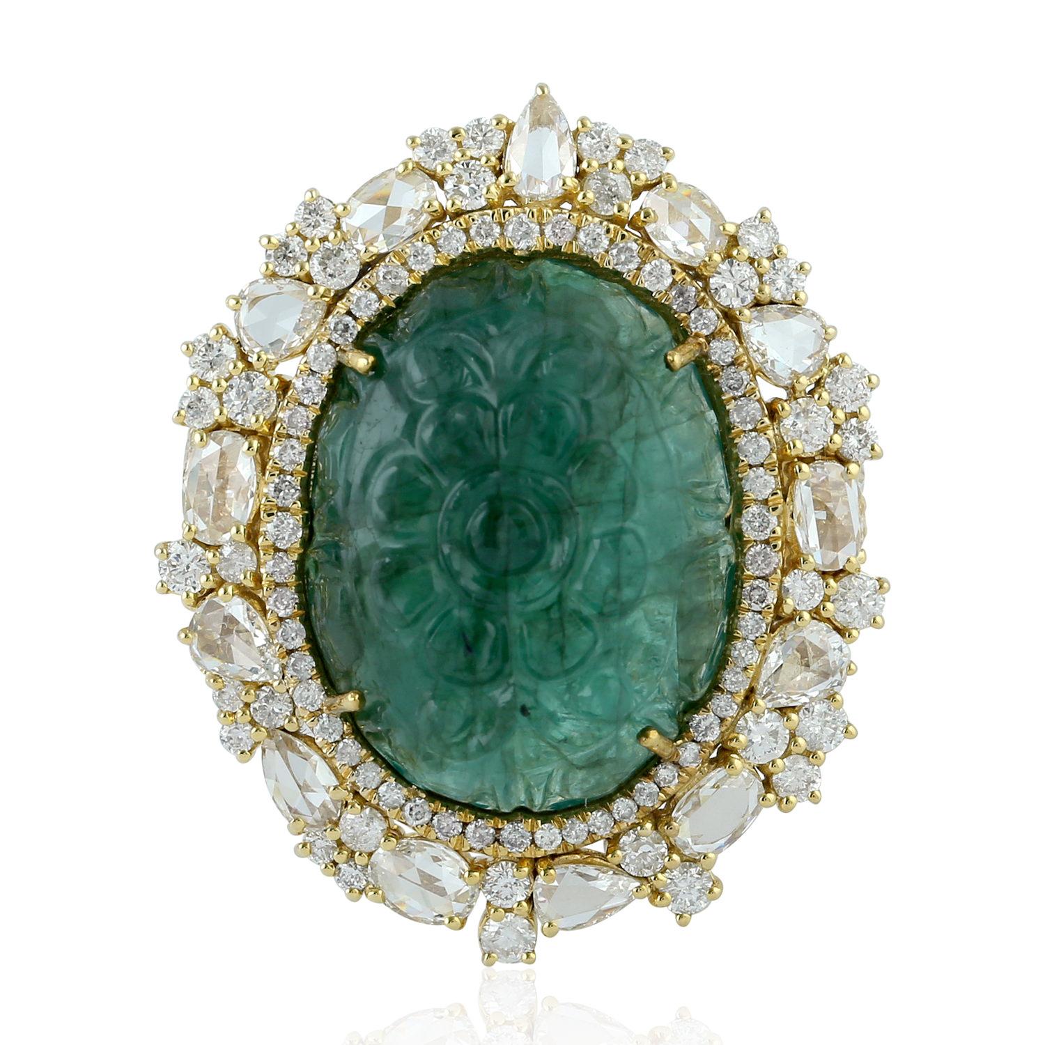 Women's Carved Emerald Cocktail Ring With Diamonds In 18k Yellow Gold For Sale