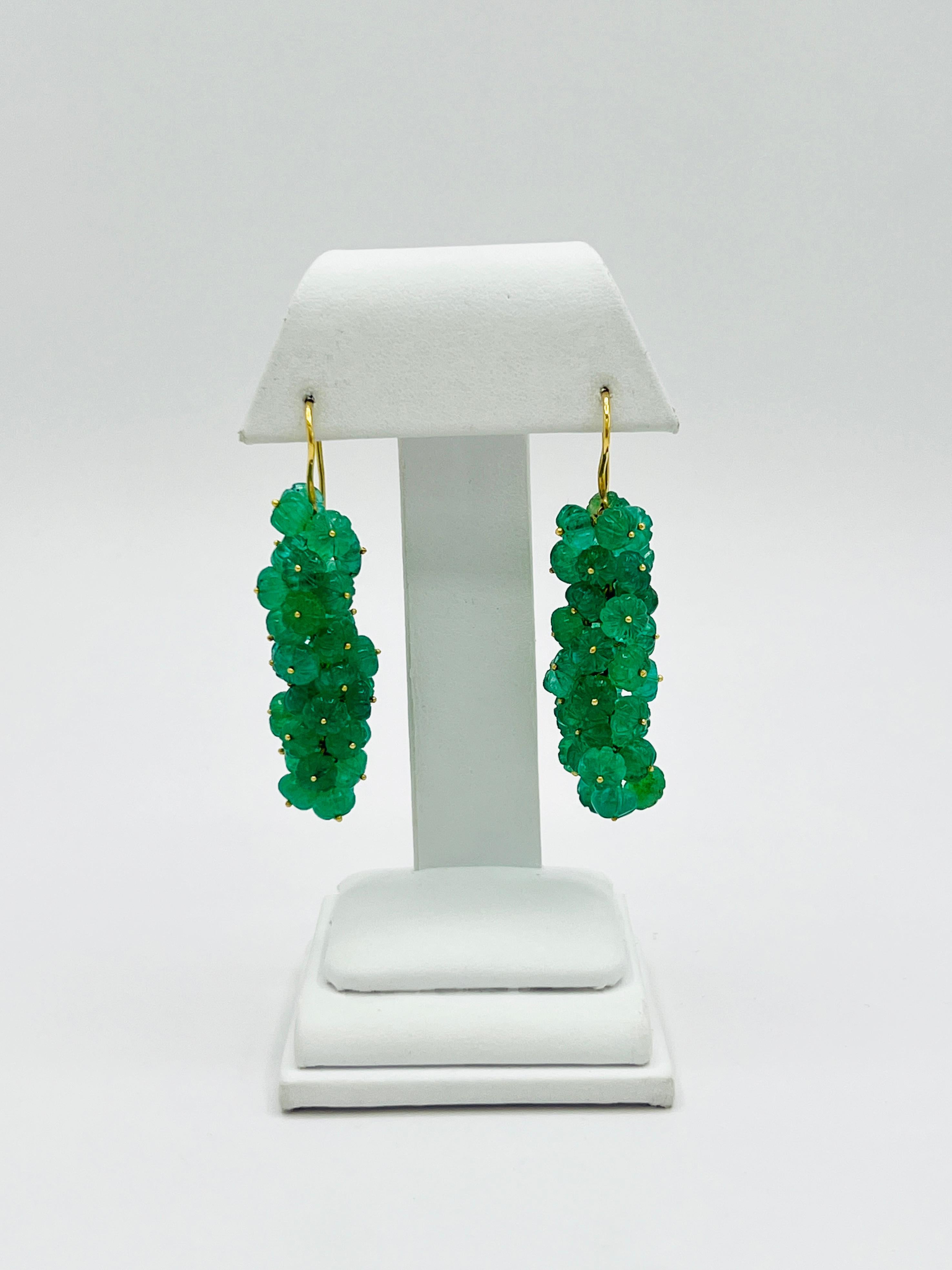 Carved Emerald Dangle Earrings in 18K Yellow Gold In New Condition For Sale In Los Angeles, CA