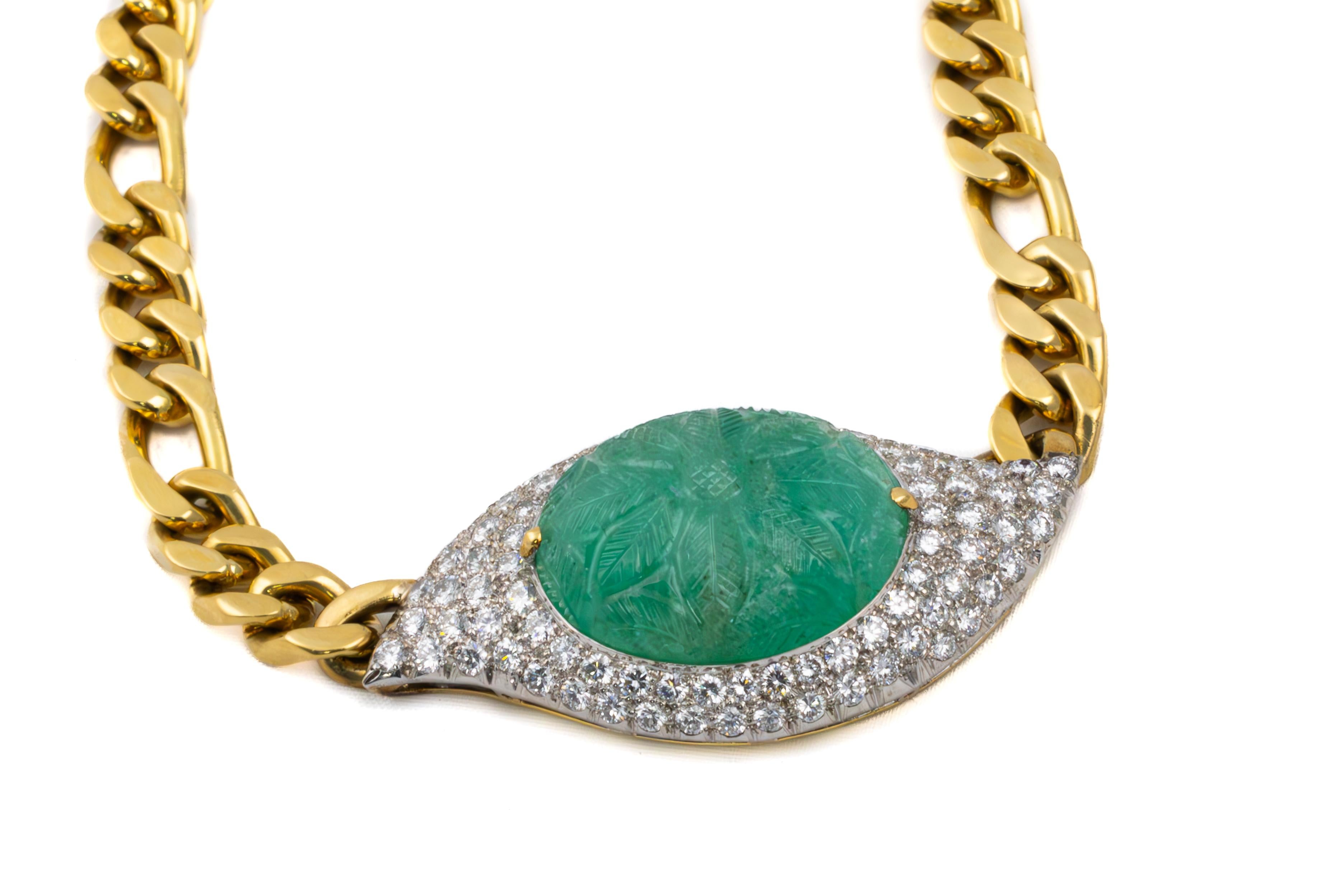 Collier à maillons en émeraude sculptée et diamant Excellent état - En vente à New York, NY