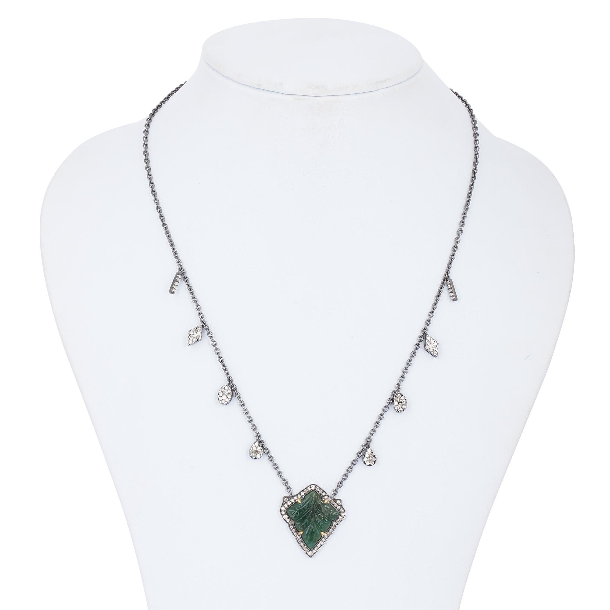 Carved Emerald Diamond Pendant Necklace In New Condition For Sale In Hoffman Estate, IL