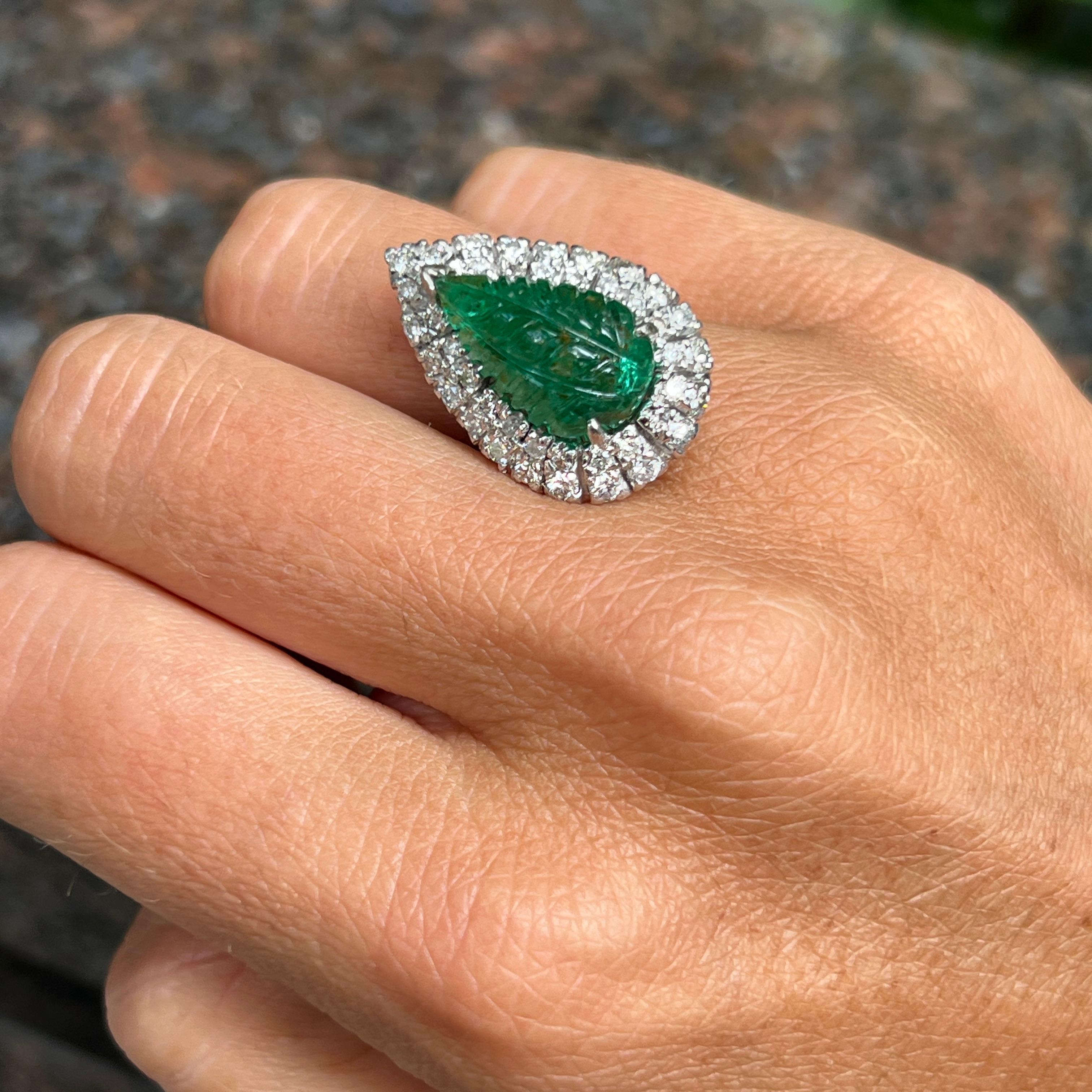 Round Cut Carved Emerald & Diamond Ring For Sale