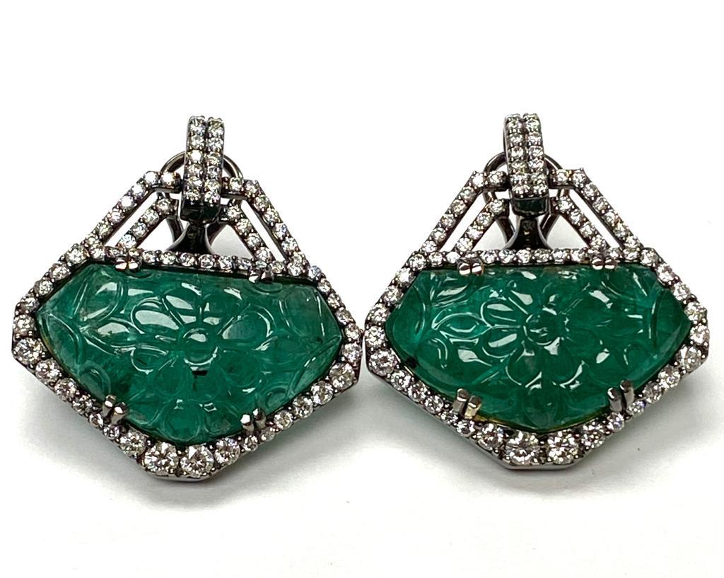 Goshwara Carved Emerald And Diamond Earrings 1