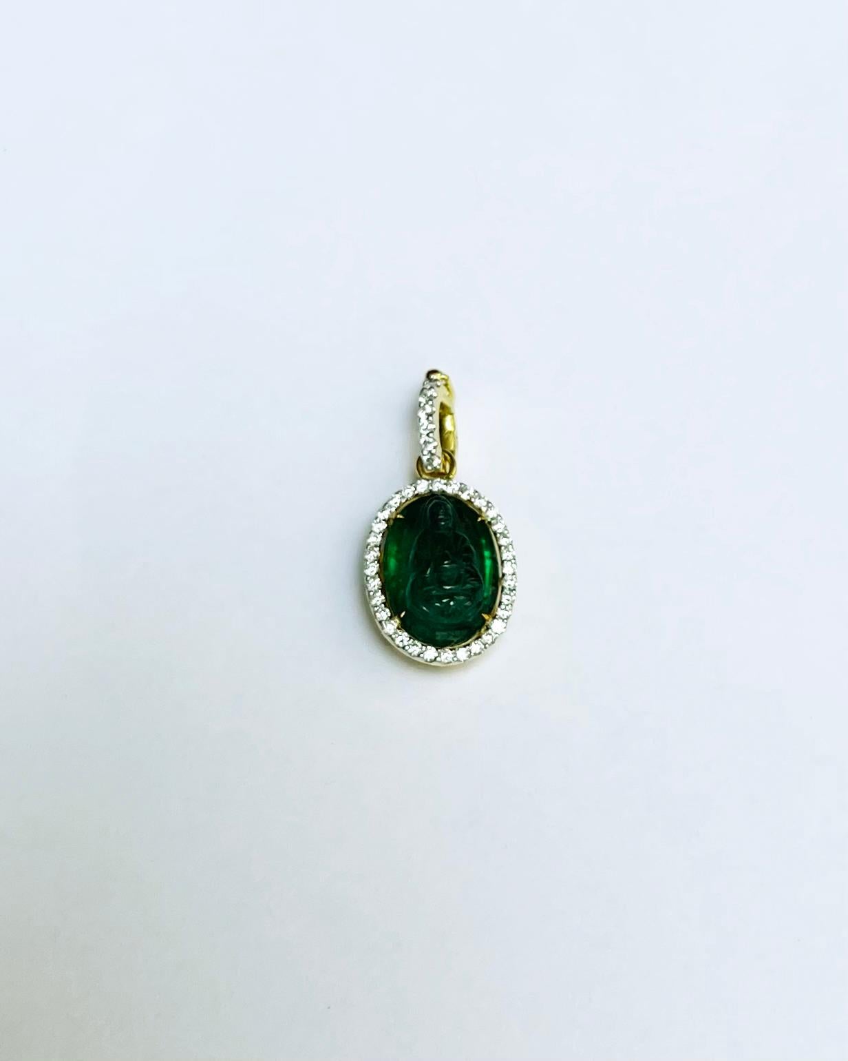 Geschnitzte Smaragd-Göttin der Gnade mit Diamant-Anhänger in 18 Karat Goldfassungen (Gemischter Schliff) im Angebot