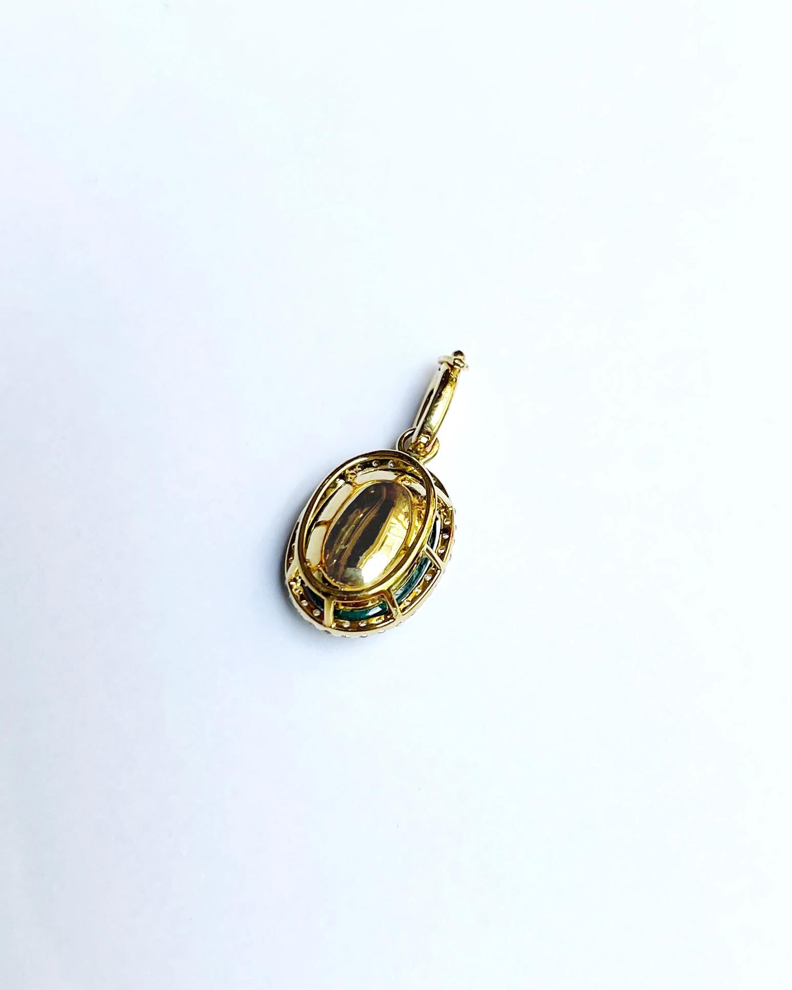 Geschnitzte Smaragd-Göttin der Gnade mit Diamant-Anhänger in 18 Karat Goldfassungen im Angebot 2