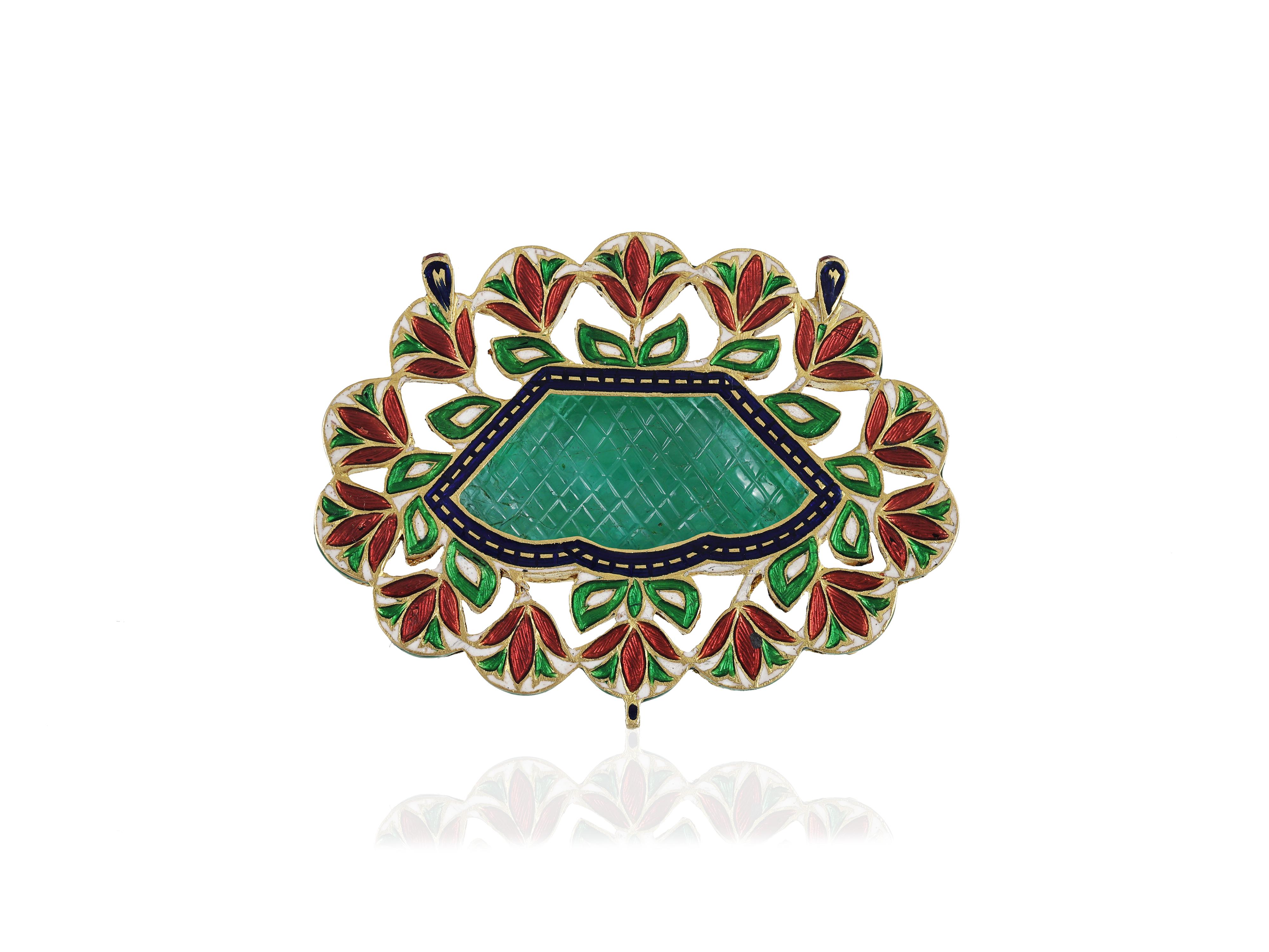 Pendente Maharaja Mughal in smeraldo intagliato con polki di diamanti e rubini in oro 22K in vendita 2