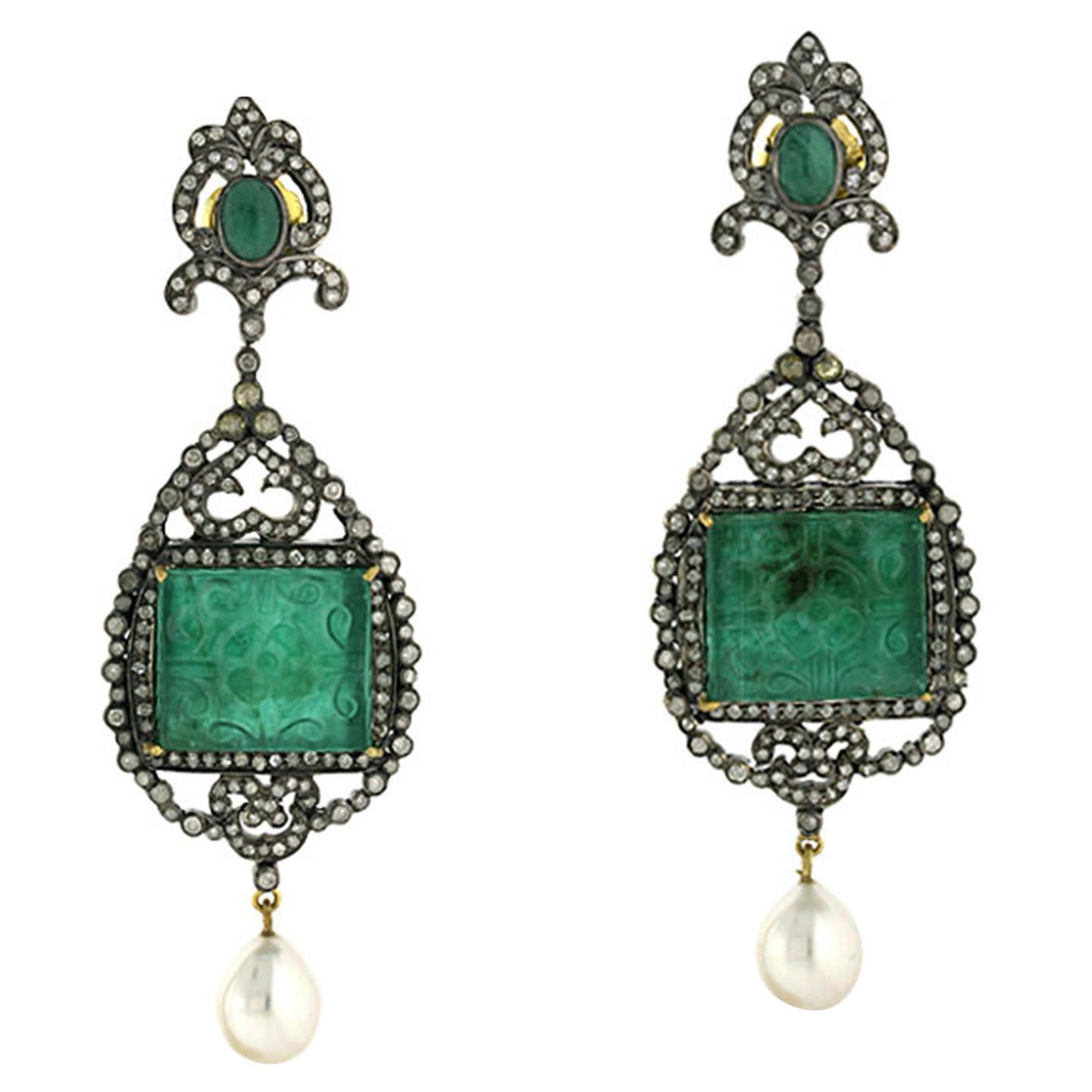 Boucles d'oreilles pendantes en or et argent 18k avec émeraudes et perles sculptées et diamants