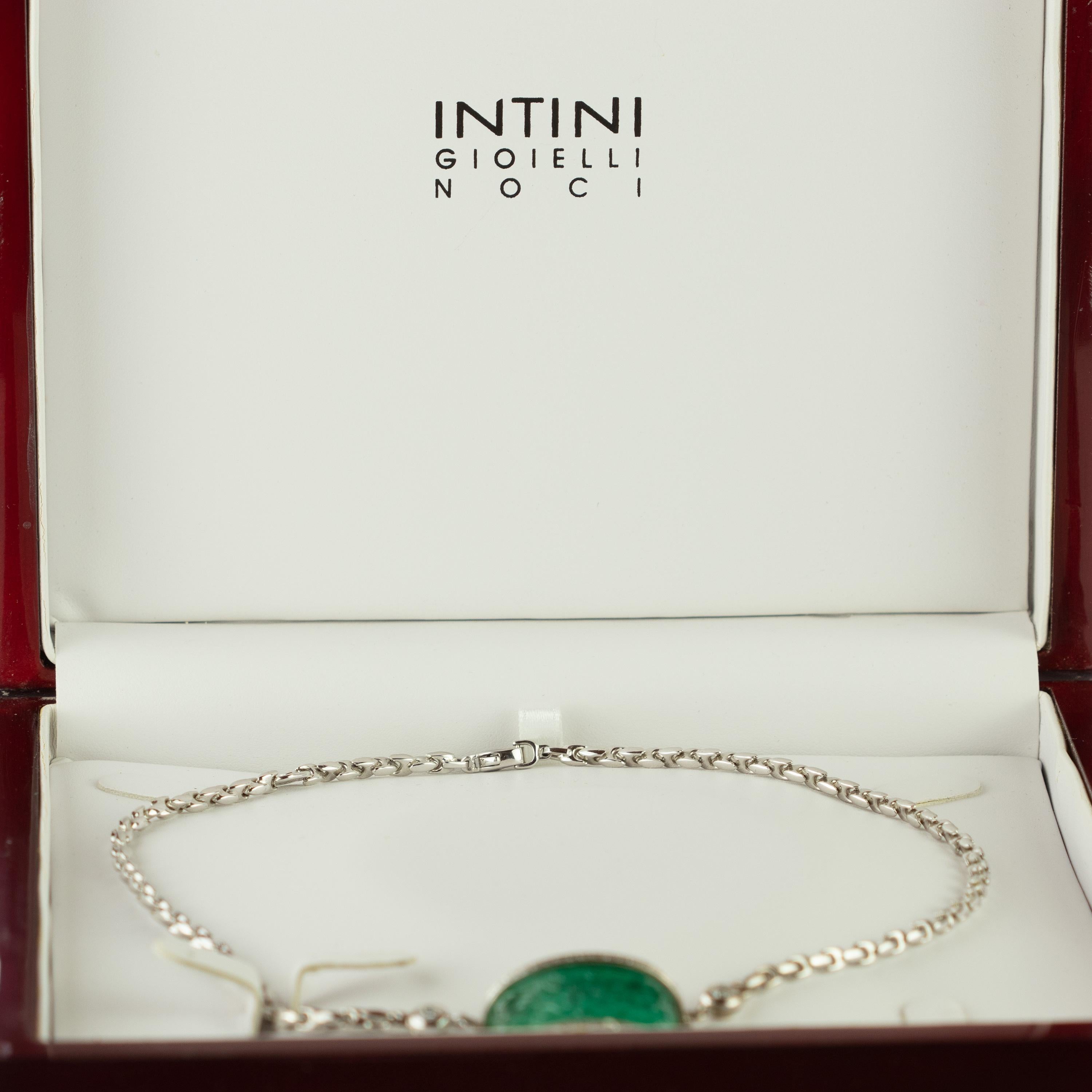 Chaîne collier à dôme en or 18 carats avec pendentif en émeraude sculptée et diamants certifié AIG en vente 11