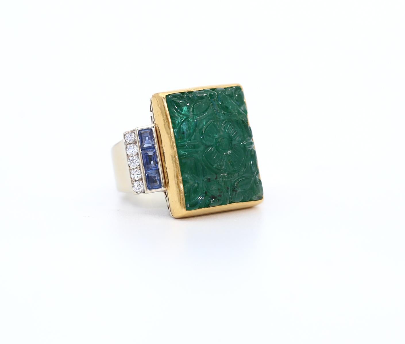 Carved Emerald Sapphires Diamonds Ring, 1940  For Sale 1