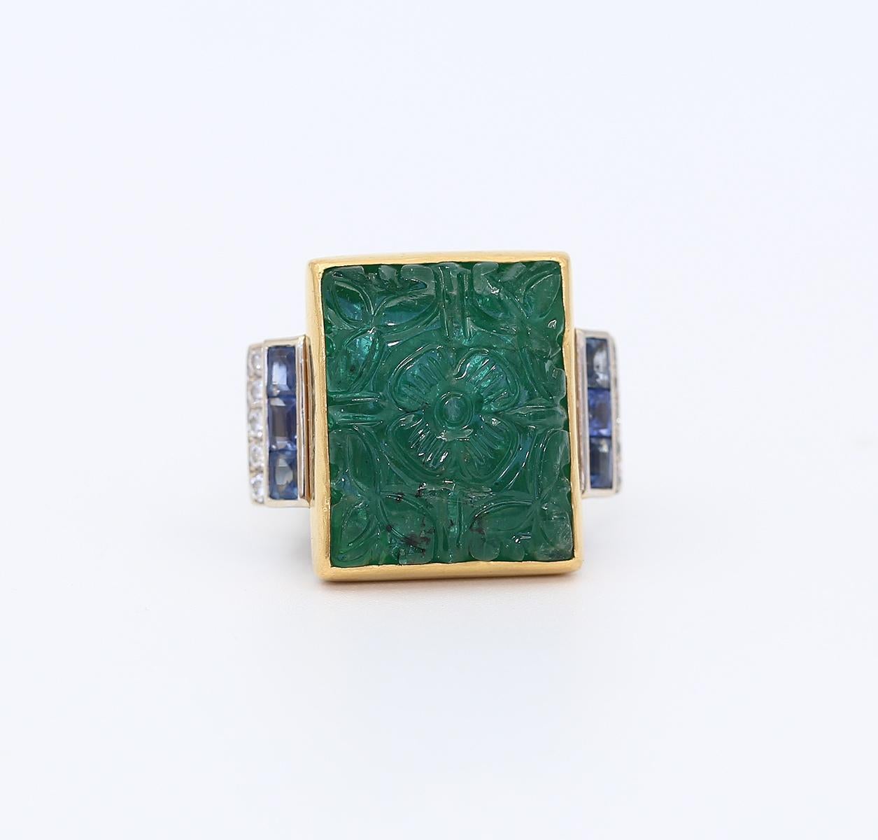 Carved Emerald Sapphires Diamonds Ring, 1940  For Sale 3