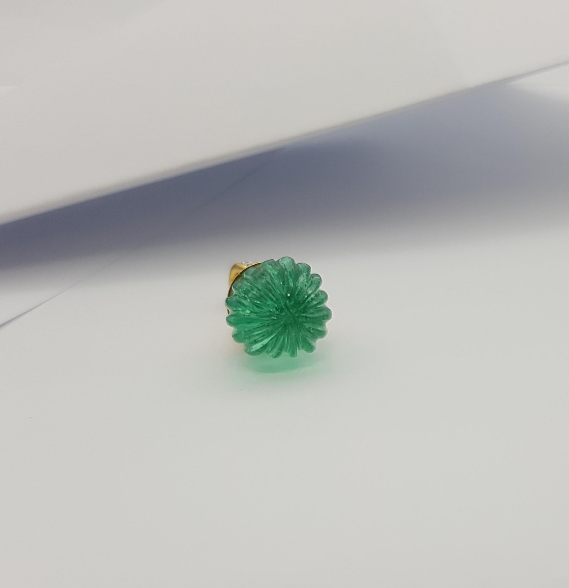 Smeraldo intagliato con ciondolo di diamanti incastonato in oro 18 carati in vendita 1