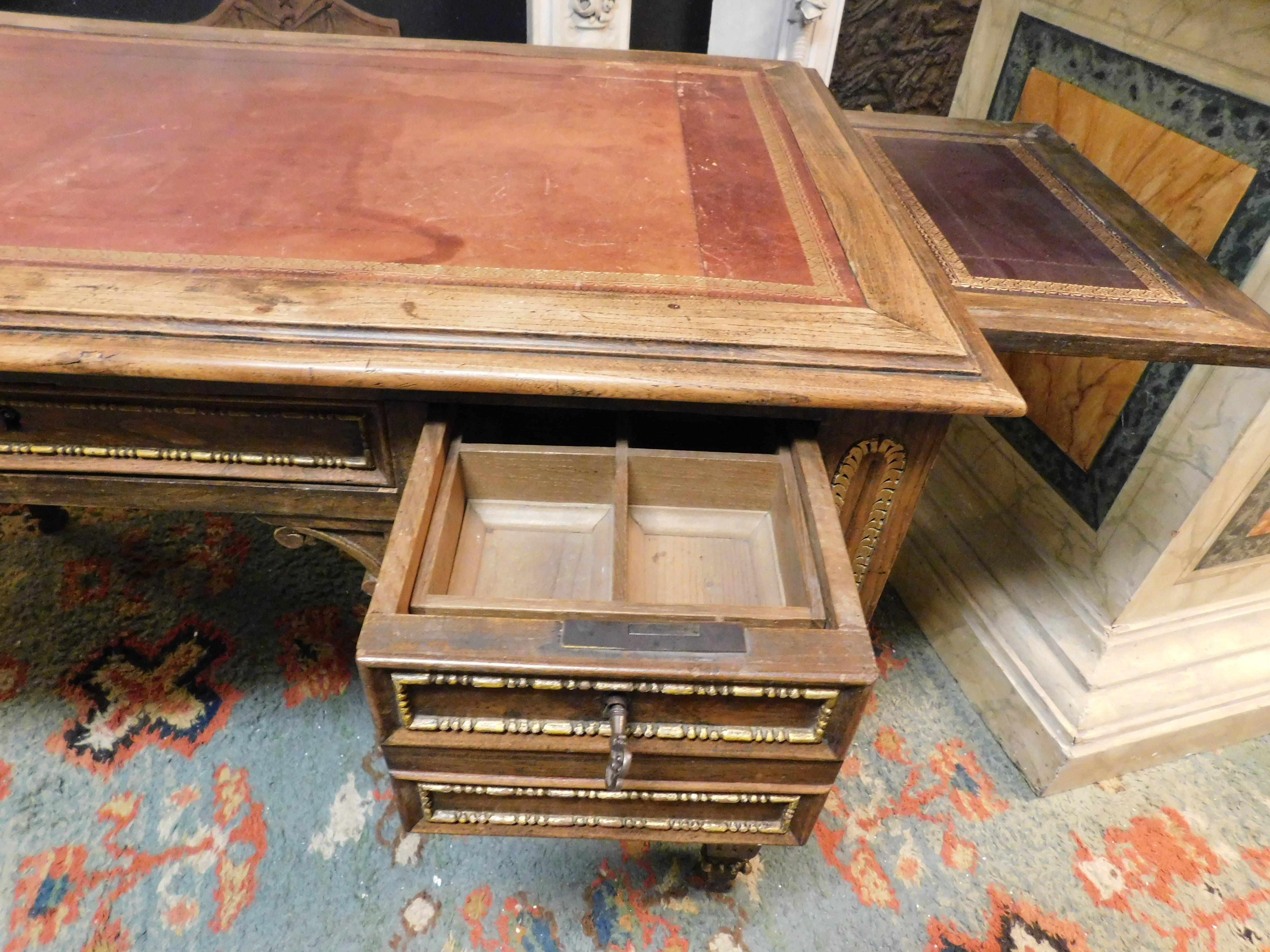 Geschnitzter Empire-Schreibtisch, Nussbaum, mit aufklappbaren Seitenregalen, Italien im Angebot 9