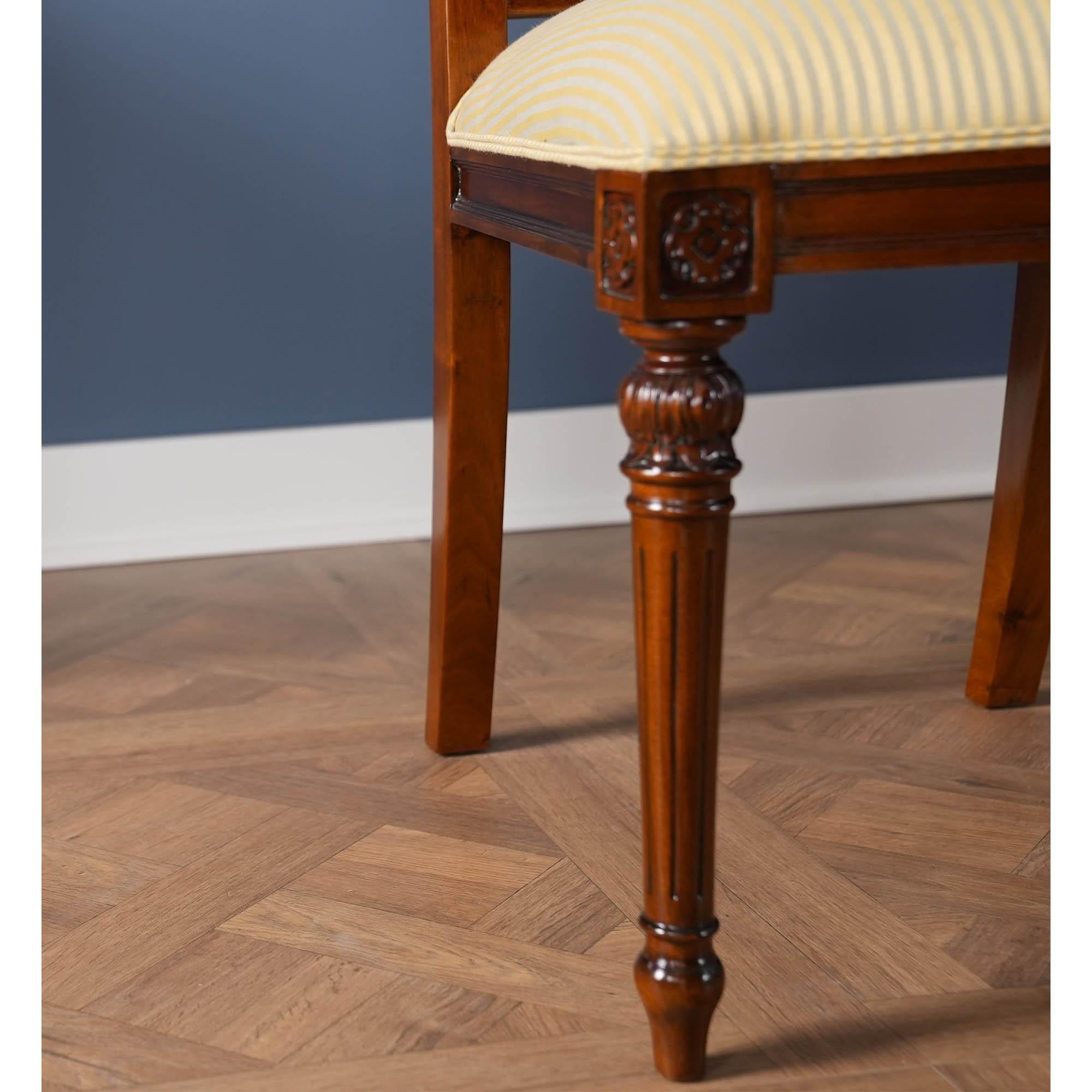 Chaises tapissées Empire sculptées, ensemble de 10 pièces en vente 13