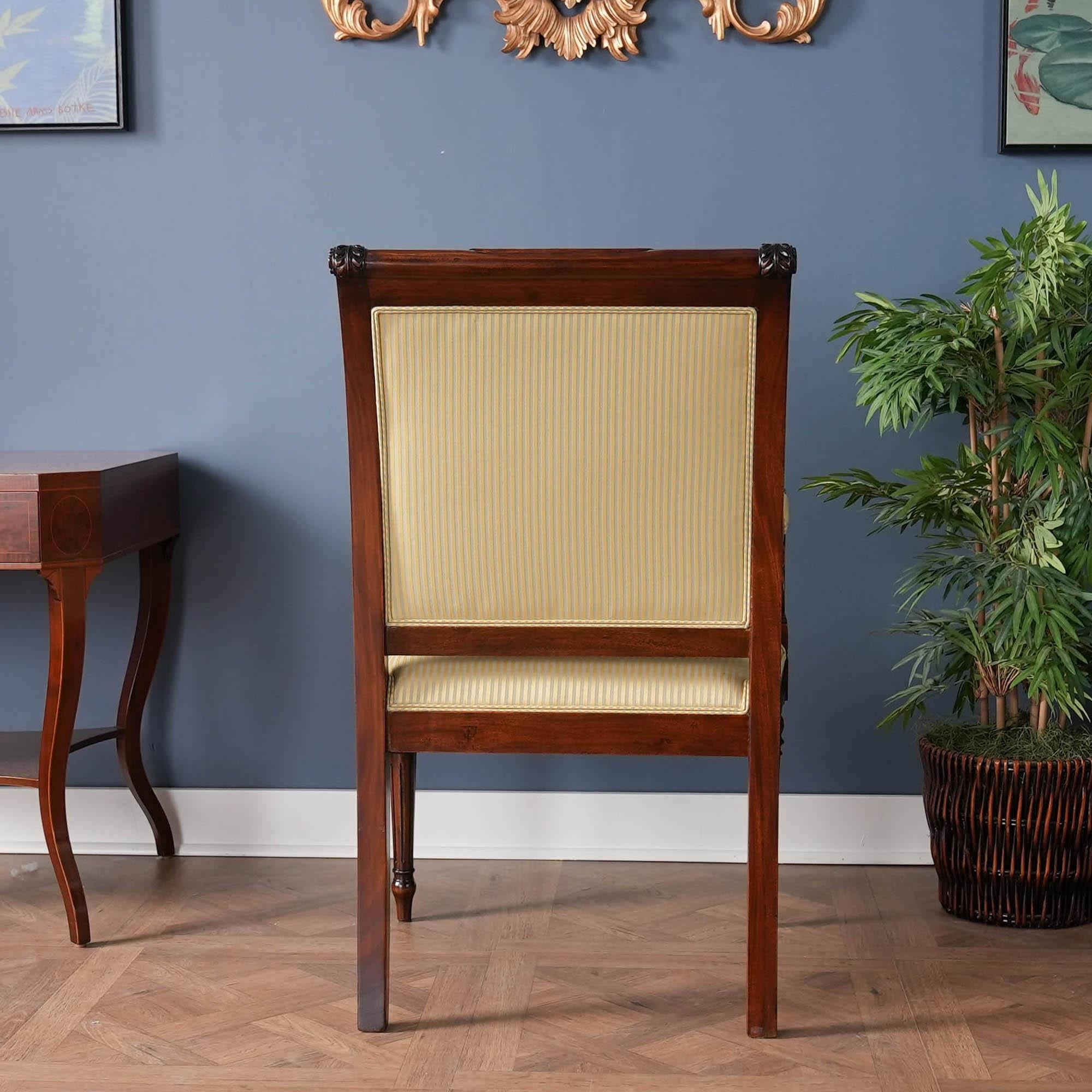 Sculpté à la main Chaises tapissées Empire sculptées, ensemble de 10 pièces en vente