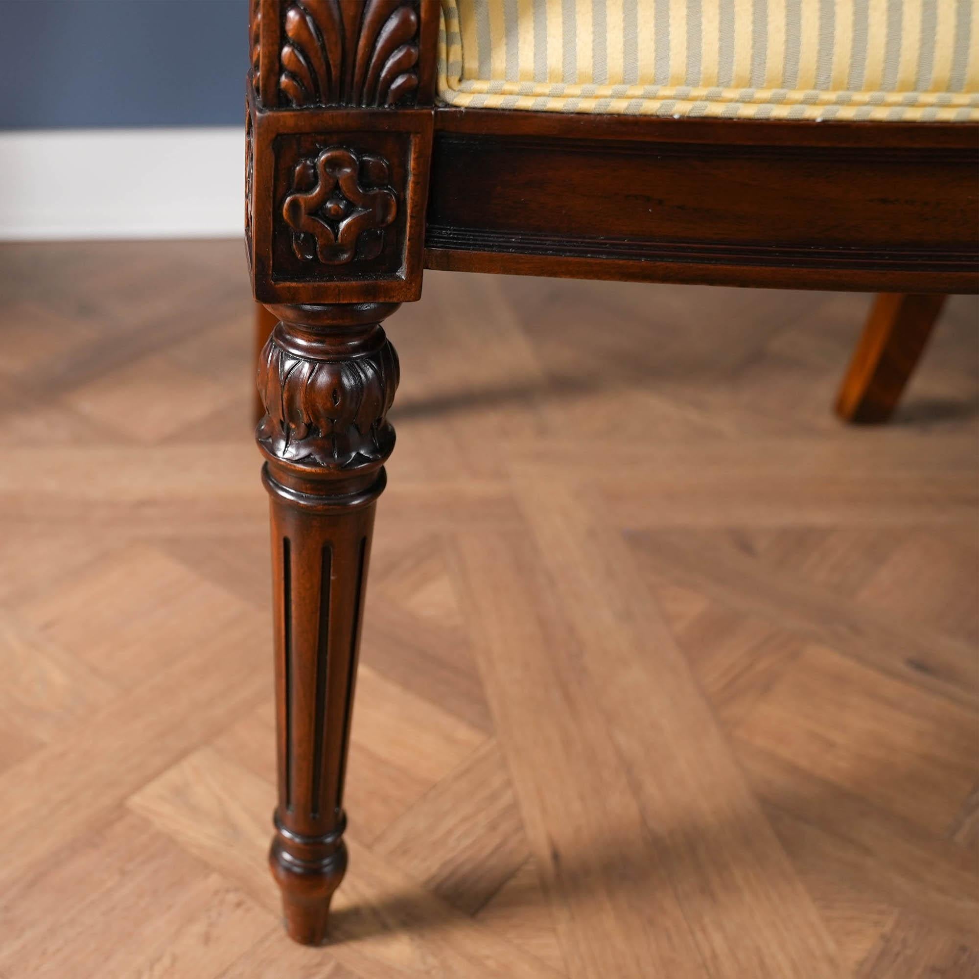 Tissu Chaises tapissées Empire sculptées, ensemble de 10 pièces en vente