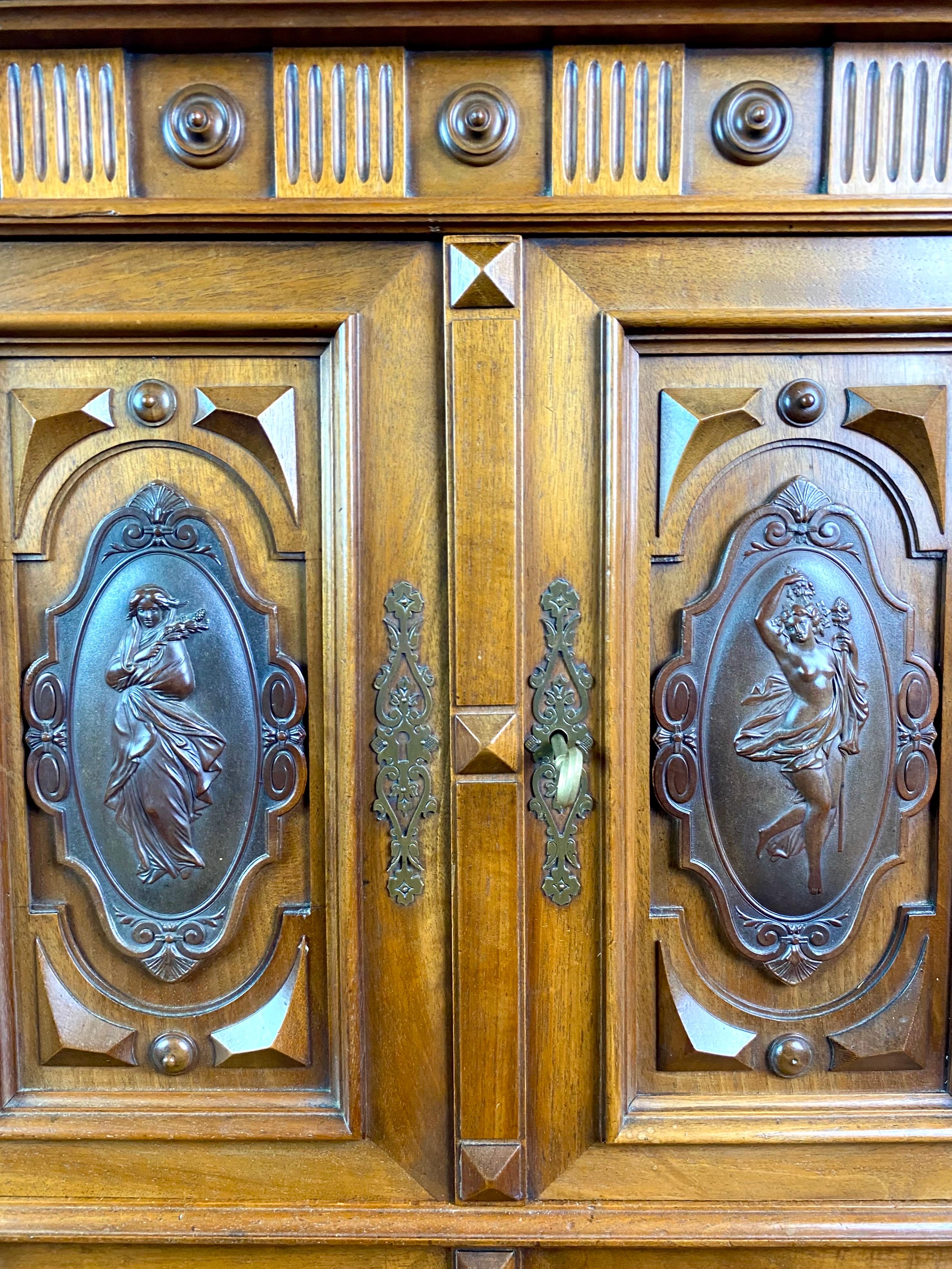Carved English Cabinet - Renaissance - Louis Philippe period - 19th England For Sale 11