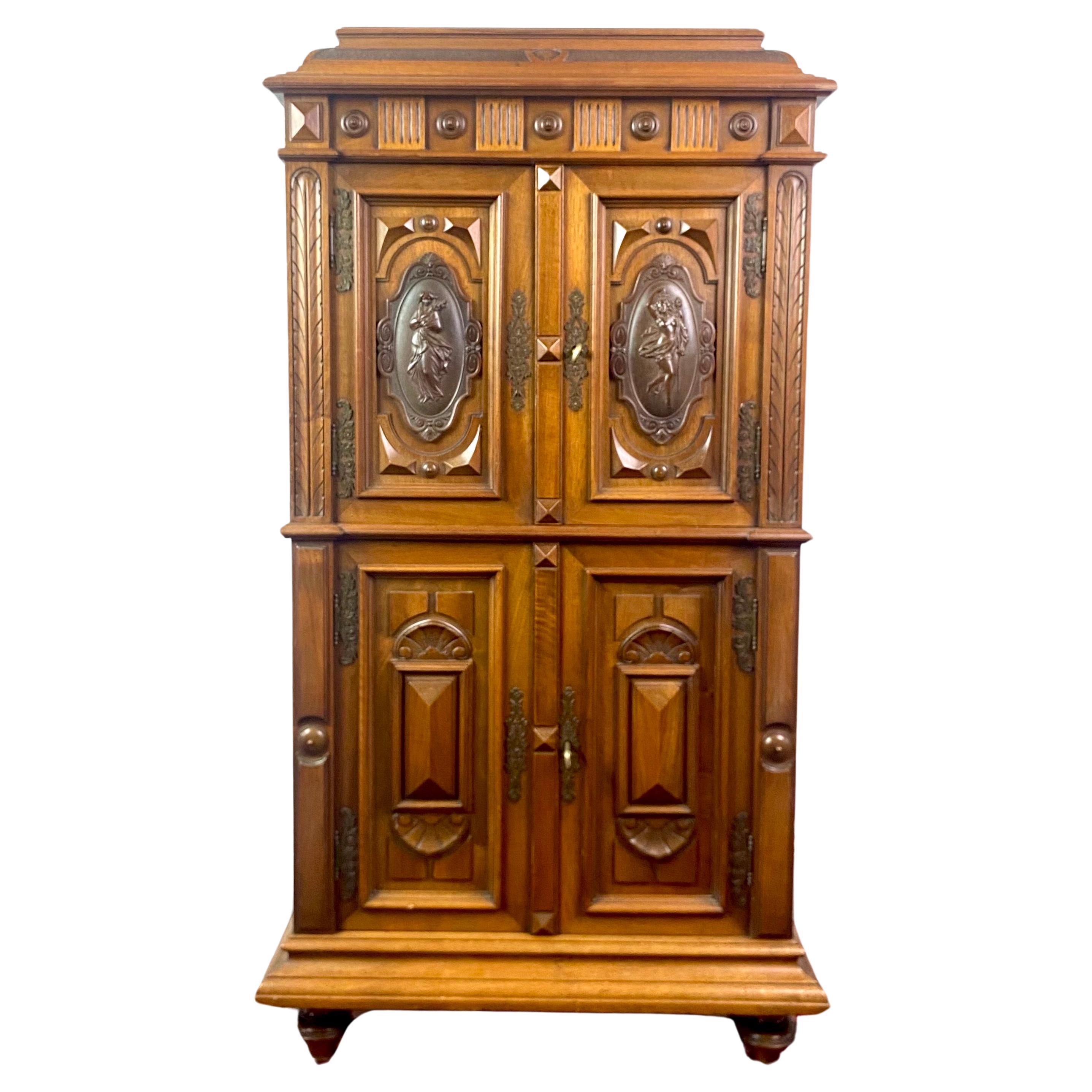 Carved English Cabinet - Renaissance - Louis Philippe period - 19th England