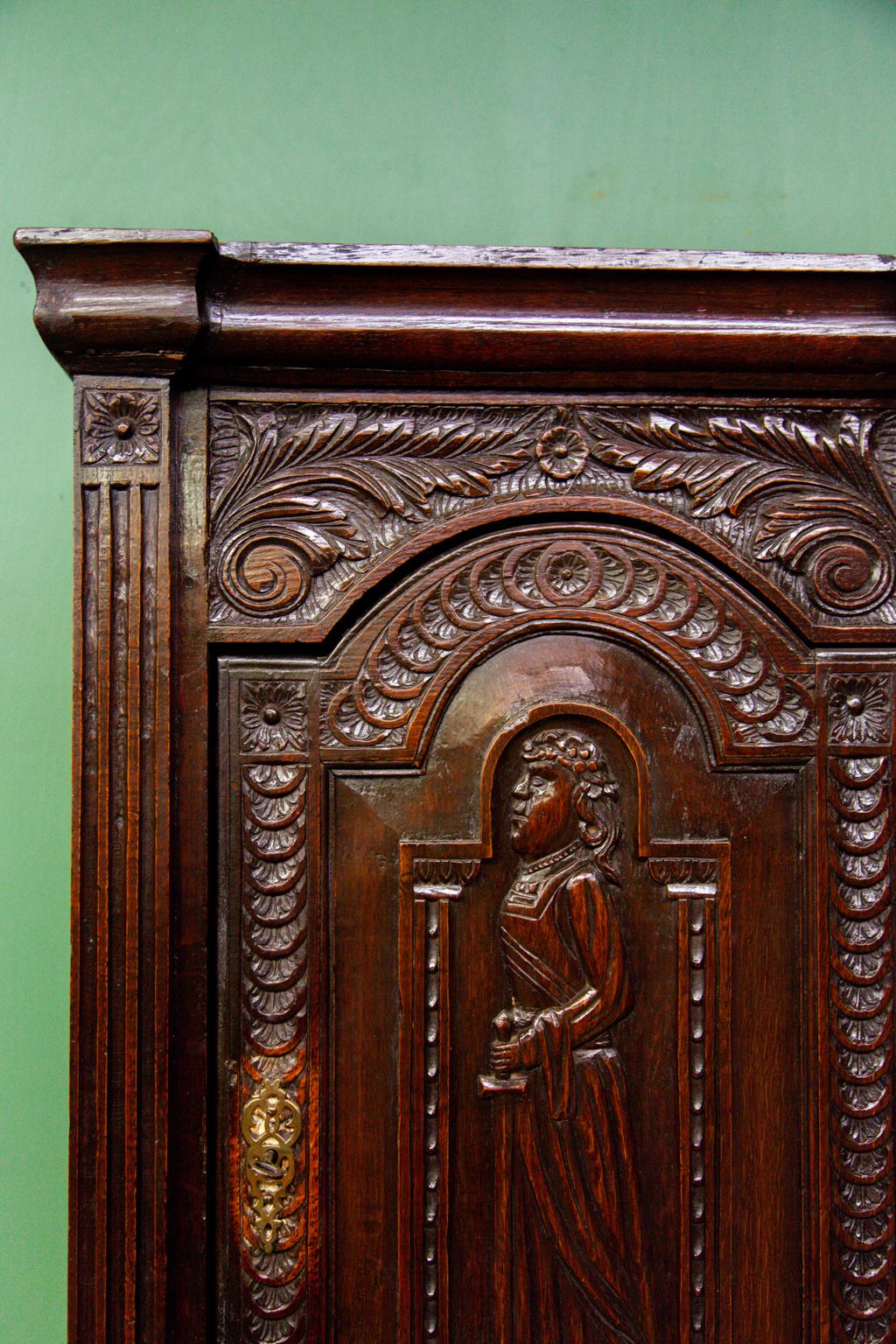 Carved English Oak Court Cupboard In Good Condition For Sale In Wilson, NC
