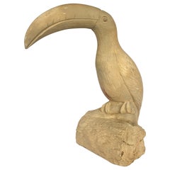 Sculpture d'oiseau toucan en faux bois sculpté:: 1970