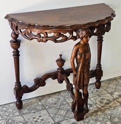 Consola de madera de nogal tallada de estilo rococó