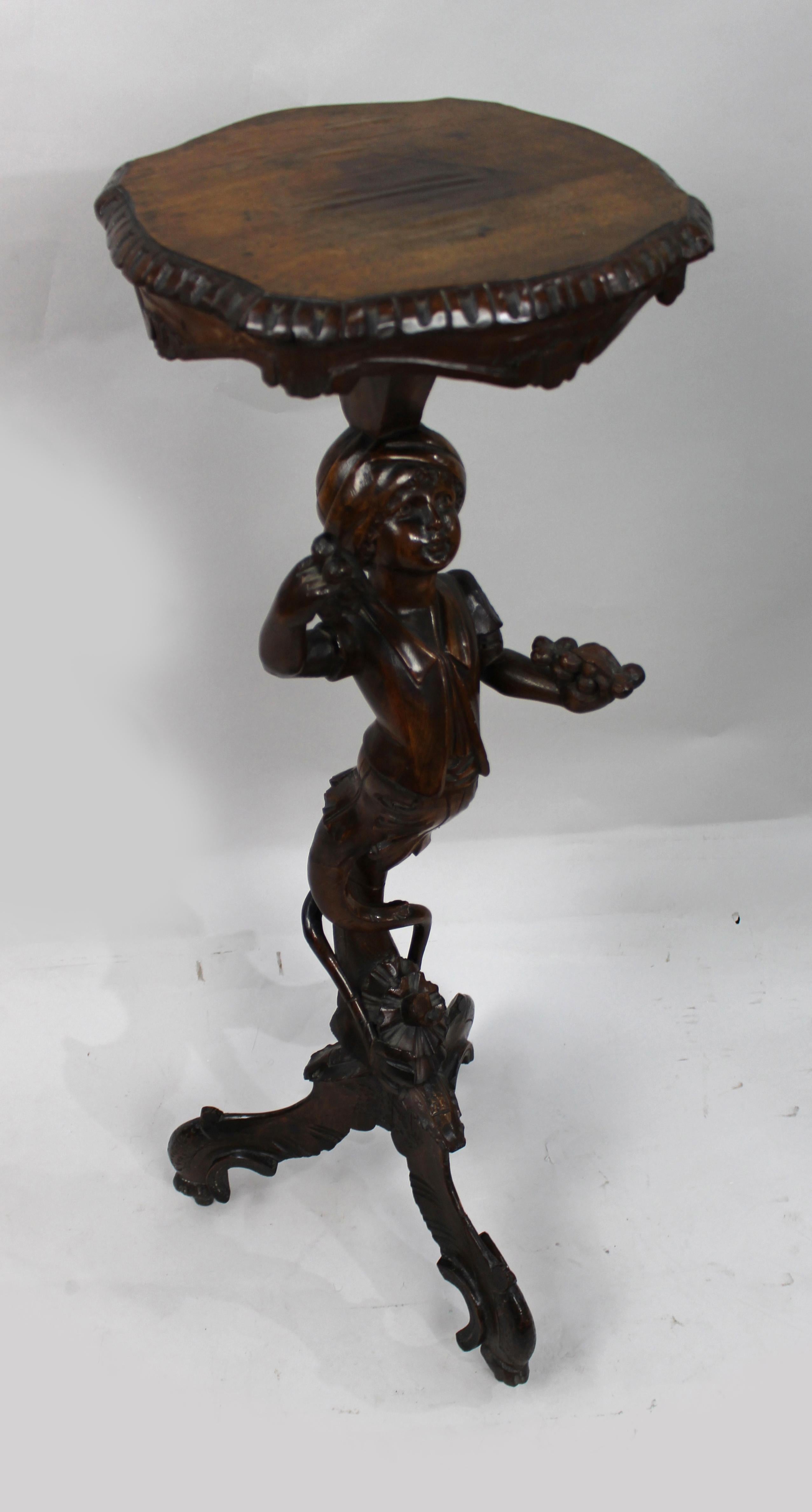 Europeo Torchiera figurata intagliata in stile XVIII secolo, CIRCA 1890 in vendita