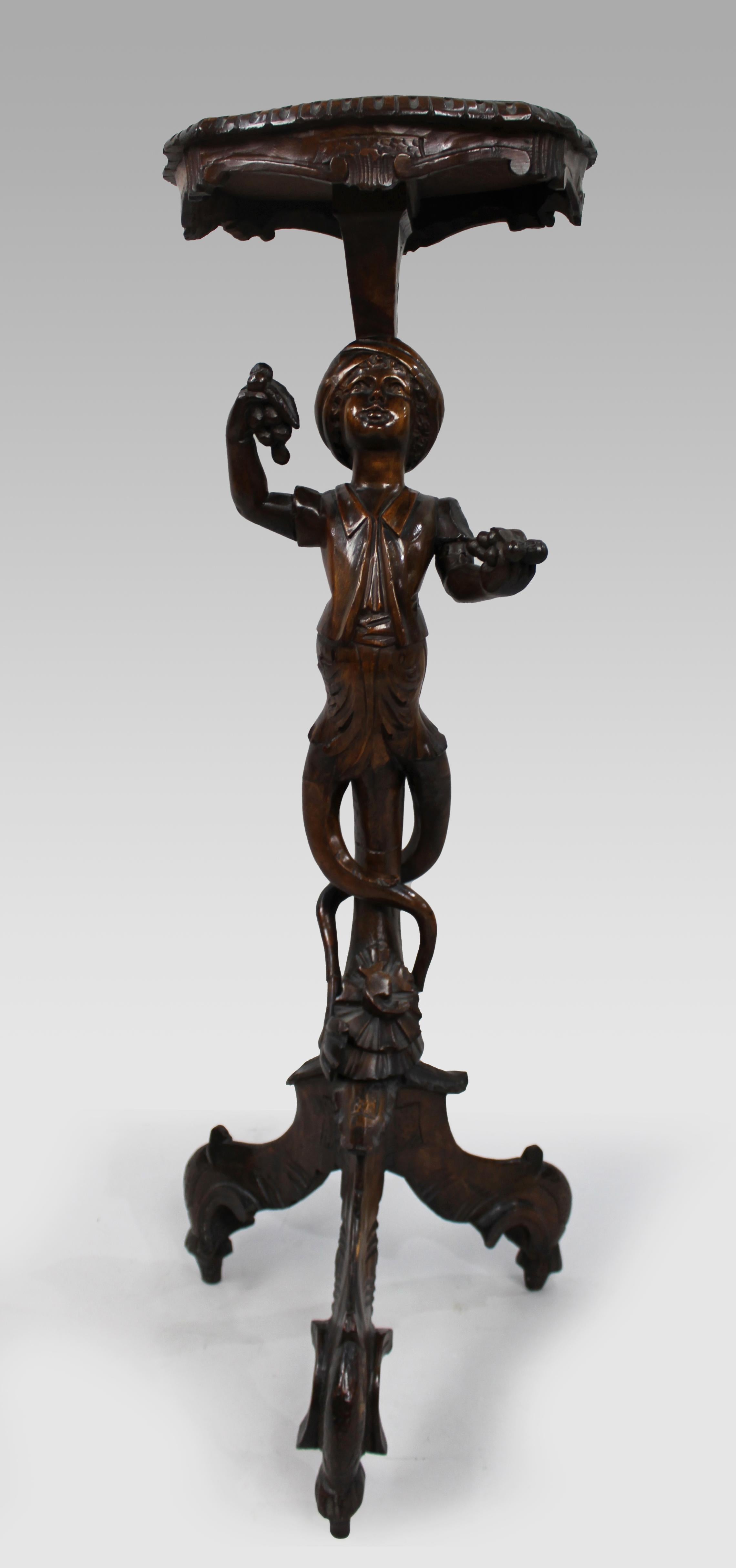 Torchiera figurata intagliata in stile XVIII secolo, CIRCA 1890 In condizioni buone in vendita a Worcester, GB