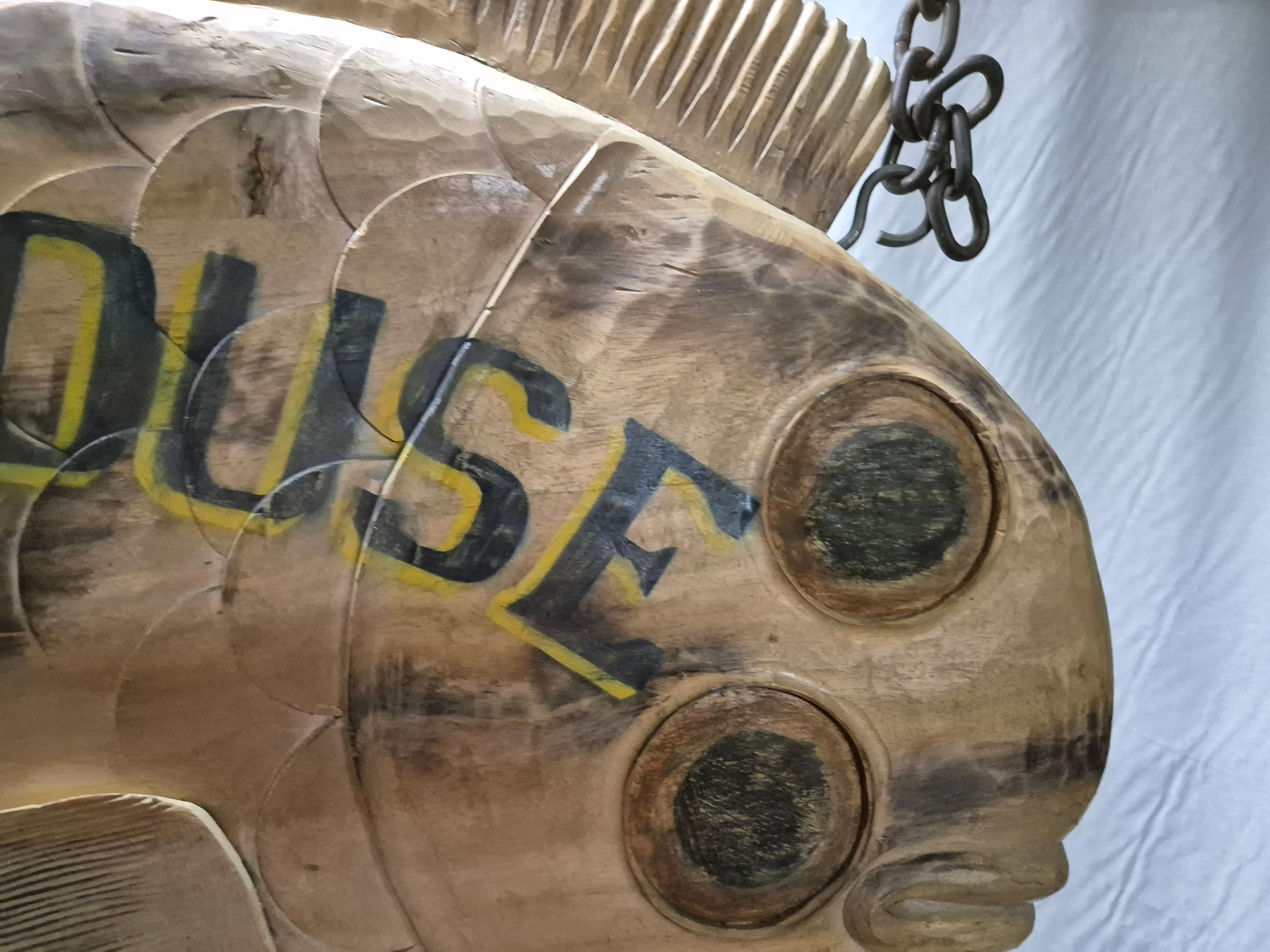 Cartel de comercio de pescado tallado para 