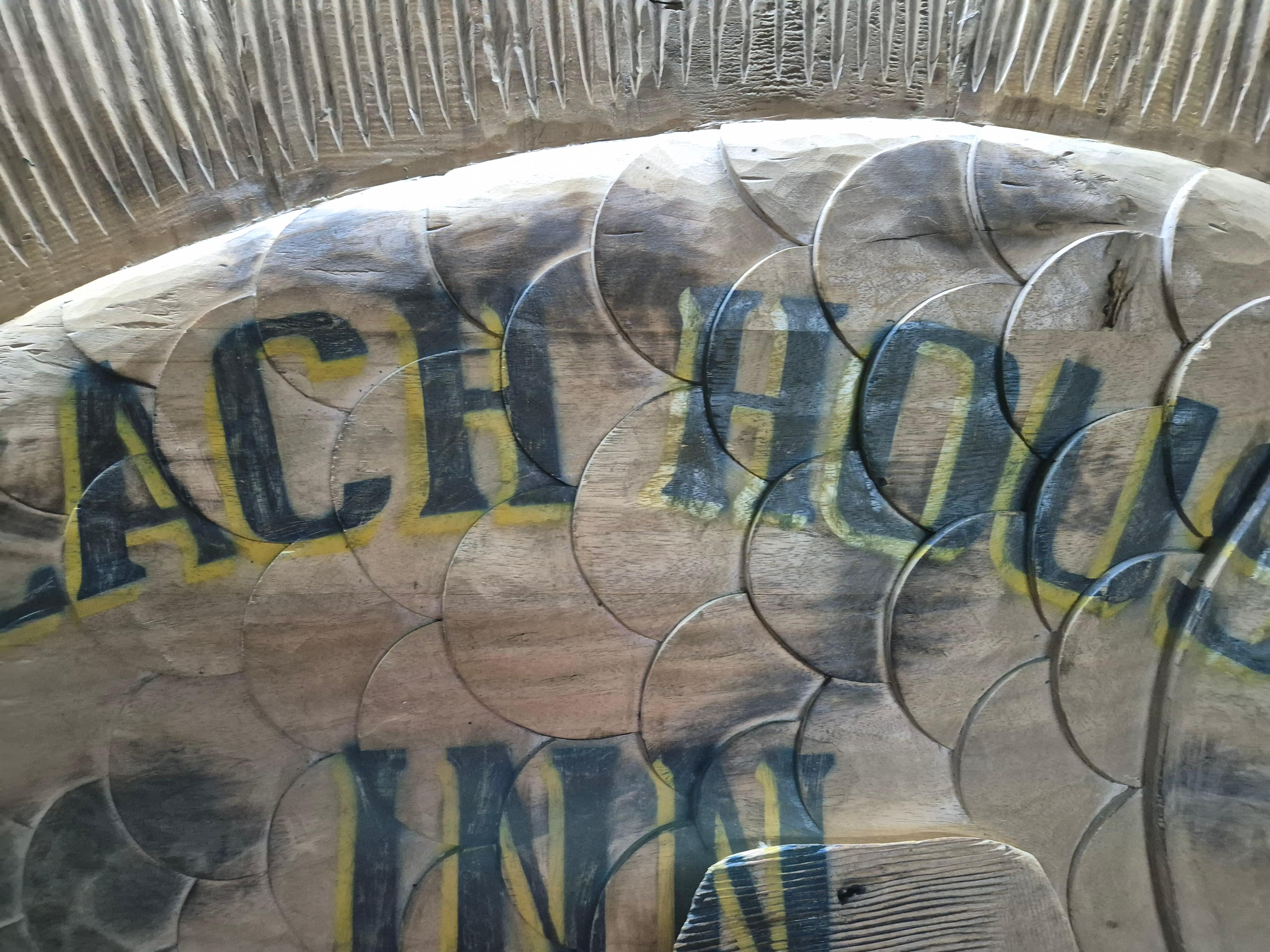 Cartel de comercio de pescado tallado para 