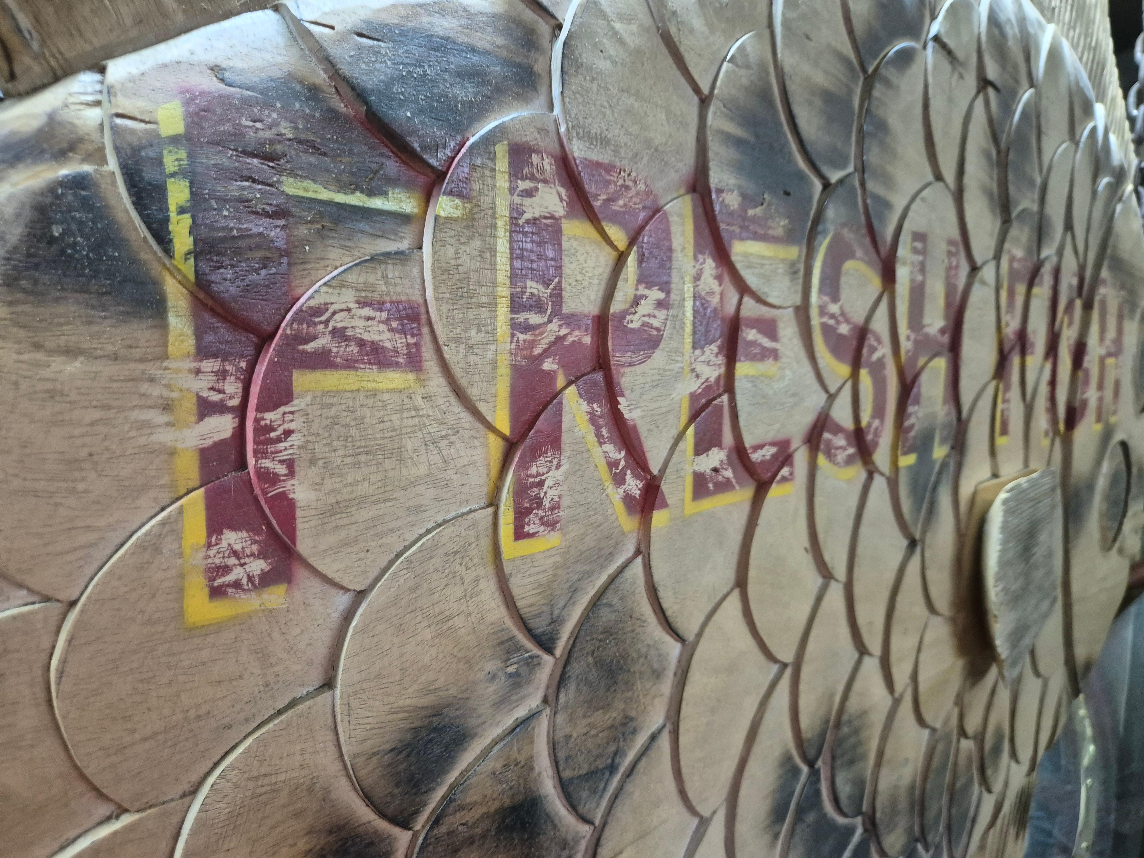 Signe commerciale sculptée « Fresh Fish » ( poisson frais) en vente 5
