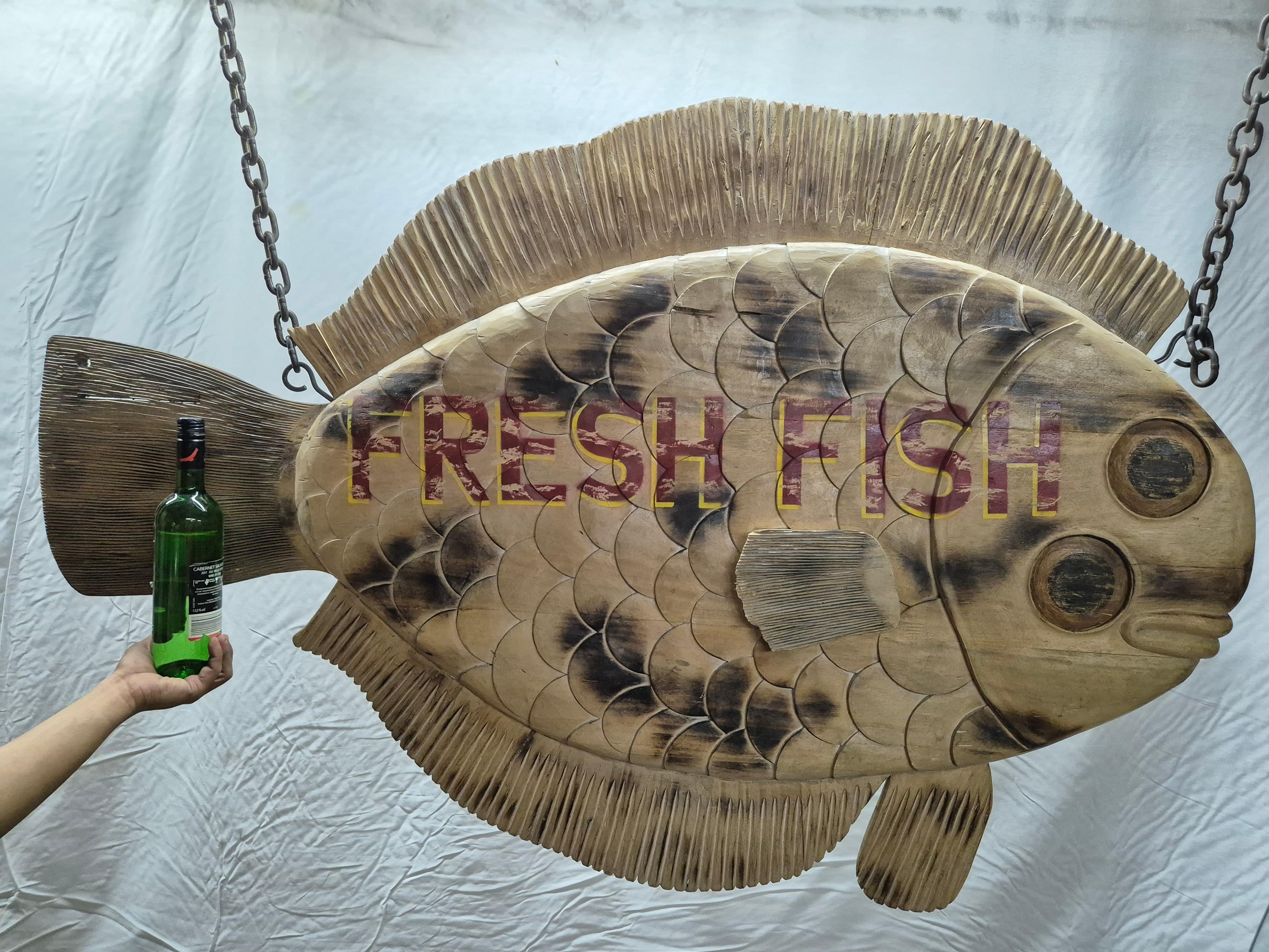 Nord-américain Signe commerciale sculptée « Fresh Fish » ( poisson frais) en vente