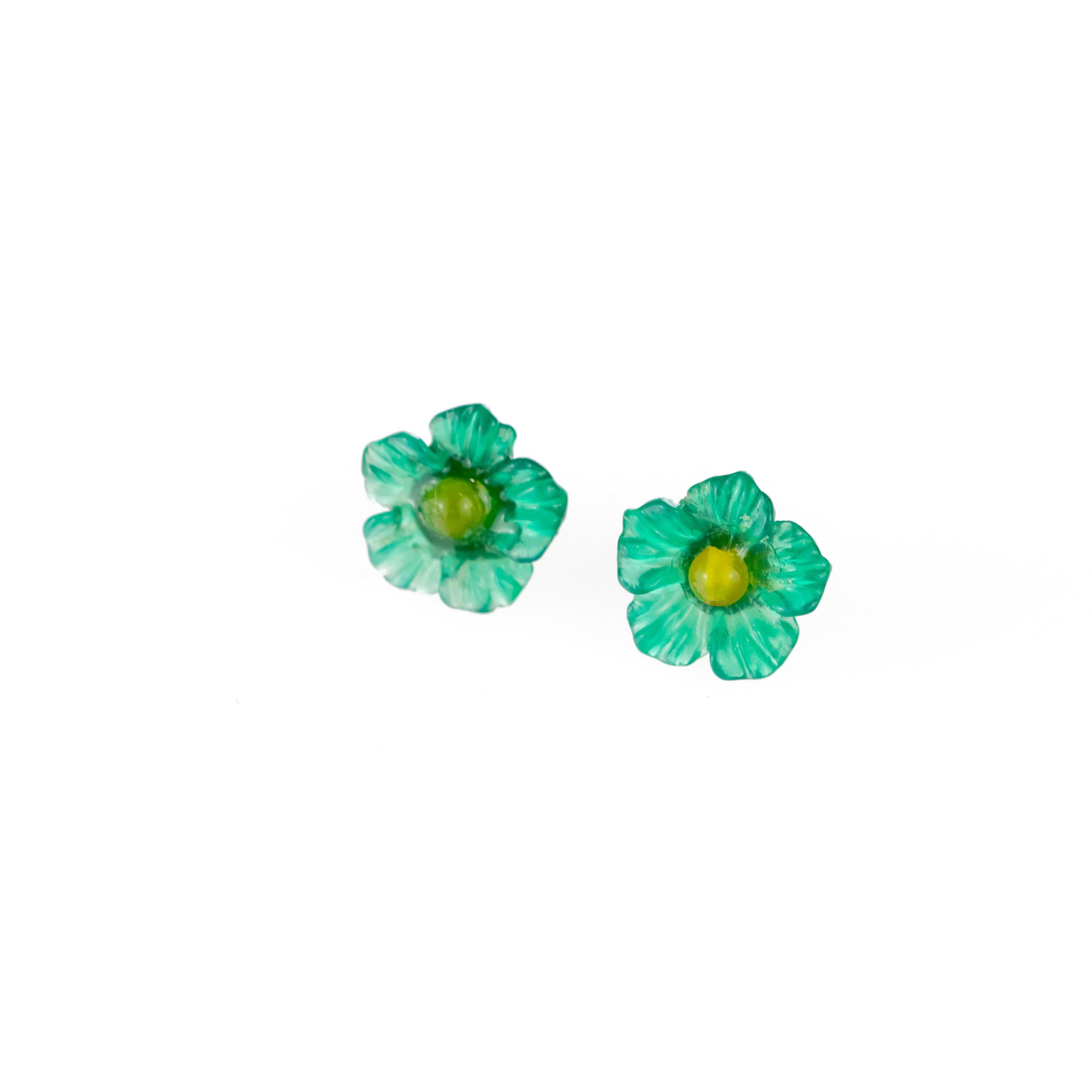 Carved Flower 14 Karat Gold Blue Green Yellow Agate Stud Crafted Girl Earrings In New Condition For Sale In Milano, IT