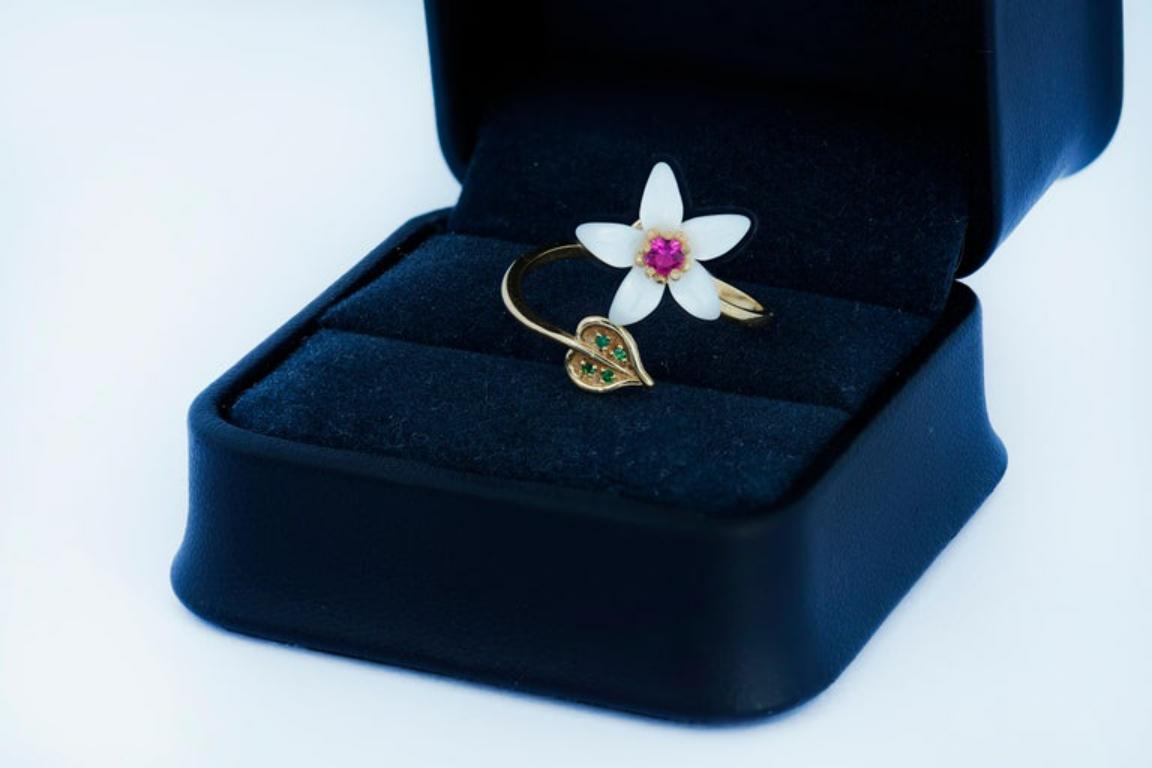 Carved Flower 14k Ring With Gemstones 2