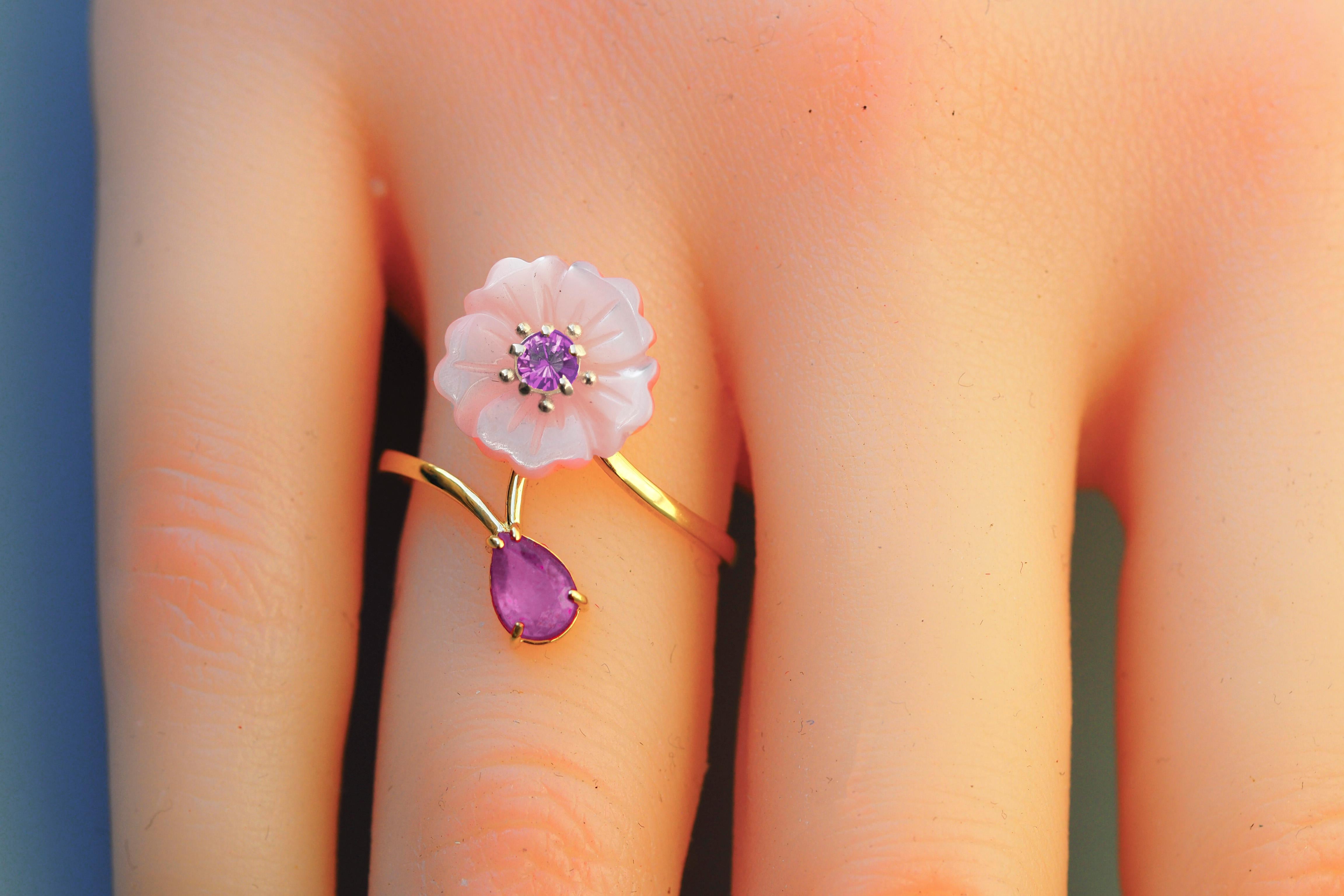 Carved Flower 14k ring with gemstones.
Lab amethyst ring in 14k gold. Carved mother of pearl flower ring. Flower gold ring. Amethyst vintage ring. Nature inspired ring with mother of pearl flower. Shell flower ring.

Metal: 14k solid gold
Weight: