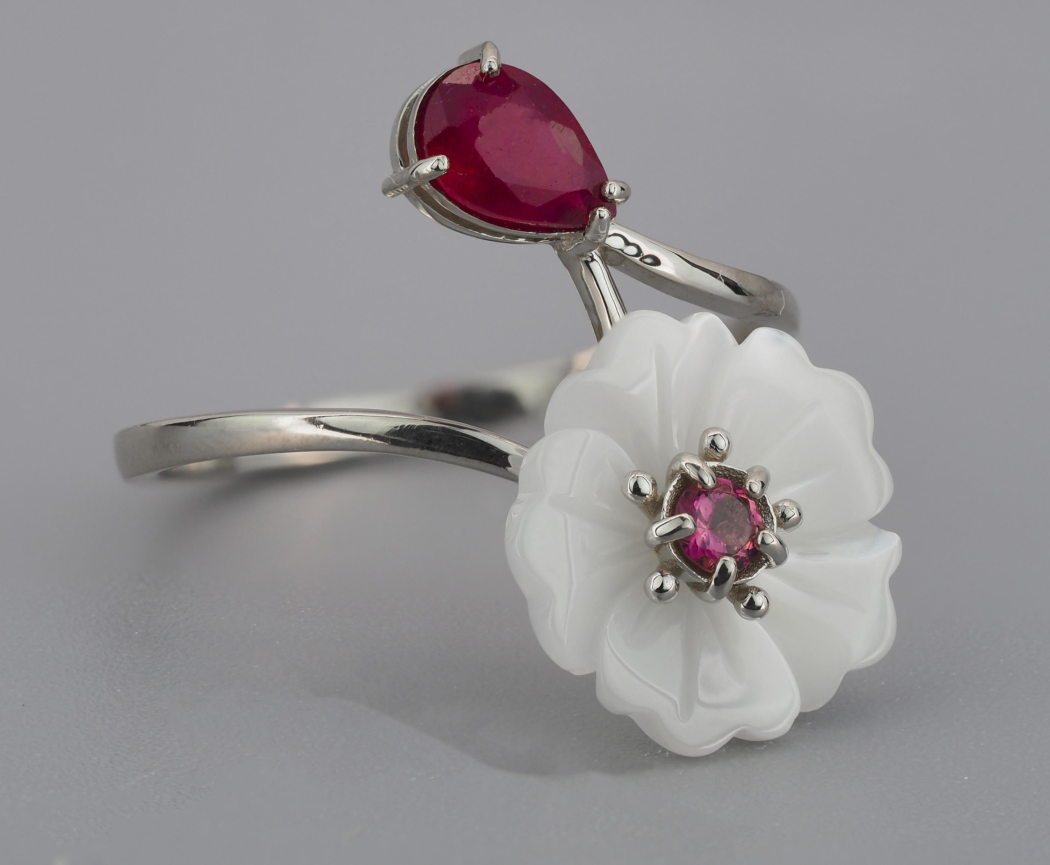 in vendita:  Anello Fiore intagliato 14k con pietre preziose 2