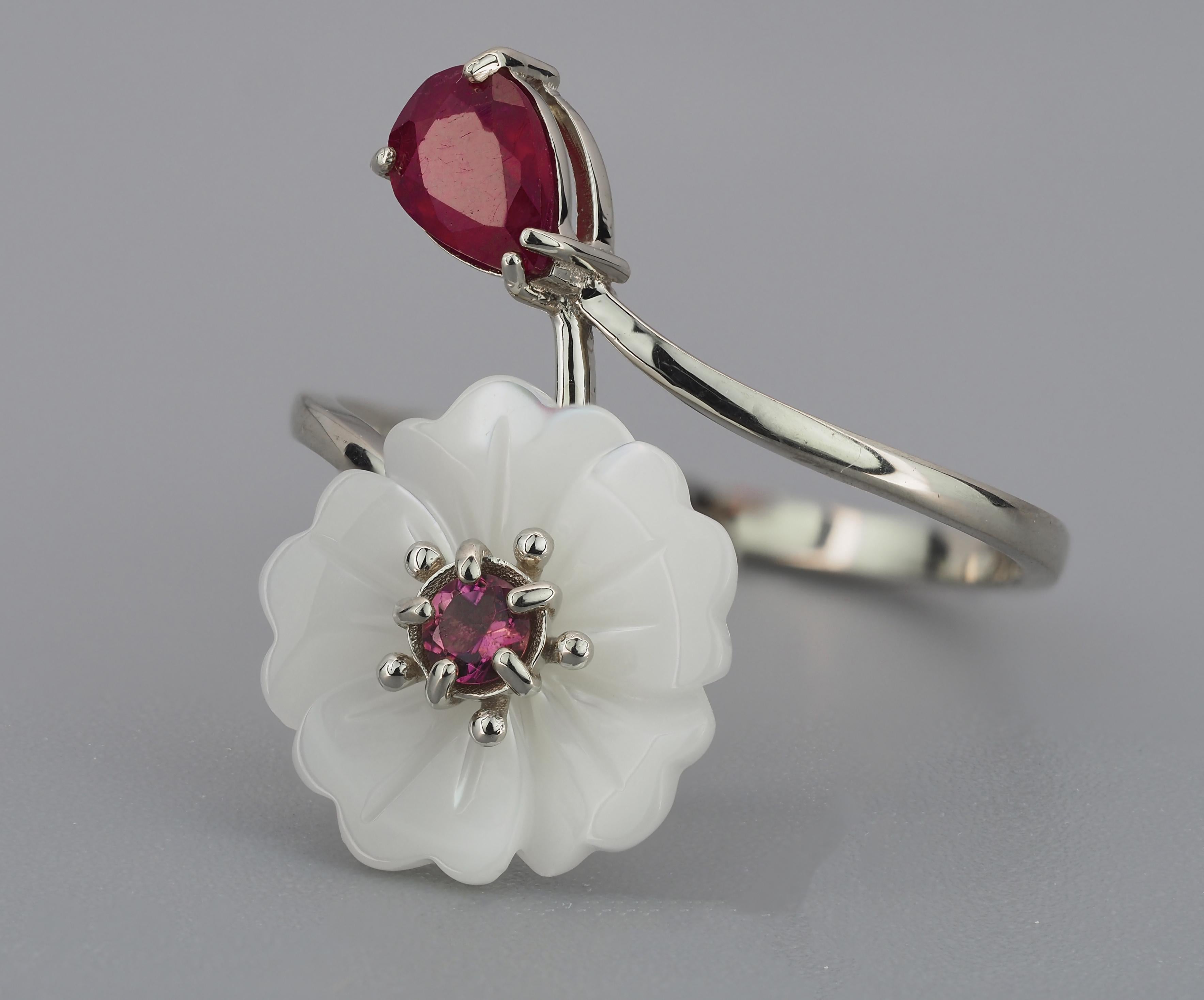 in vendita:  Anello Fiore intagliato 14k con pietre preziose 3