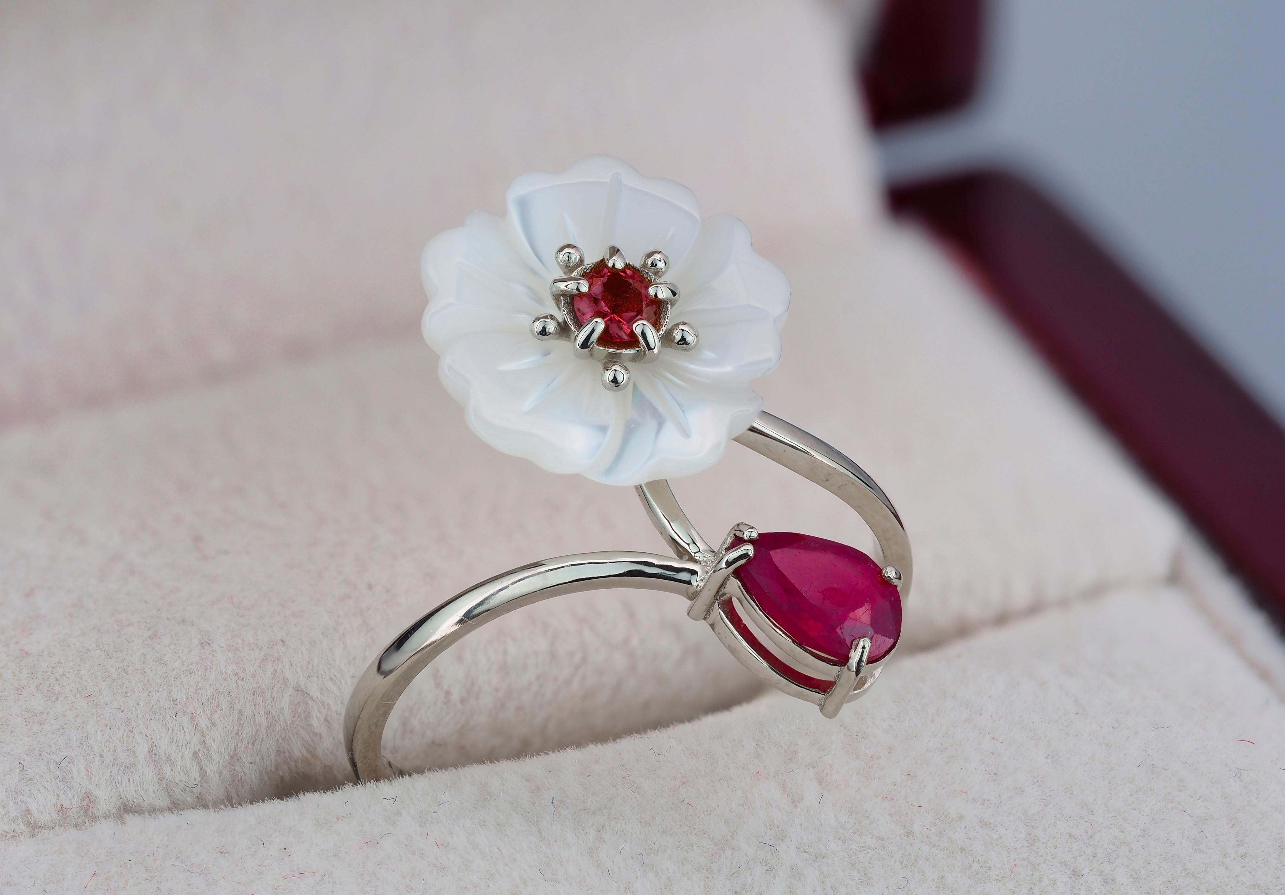 Pear Cut Carved Flower 14k ring with gemstones For Sale
