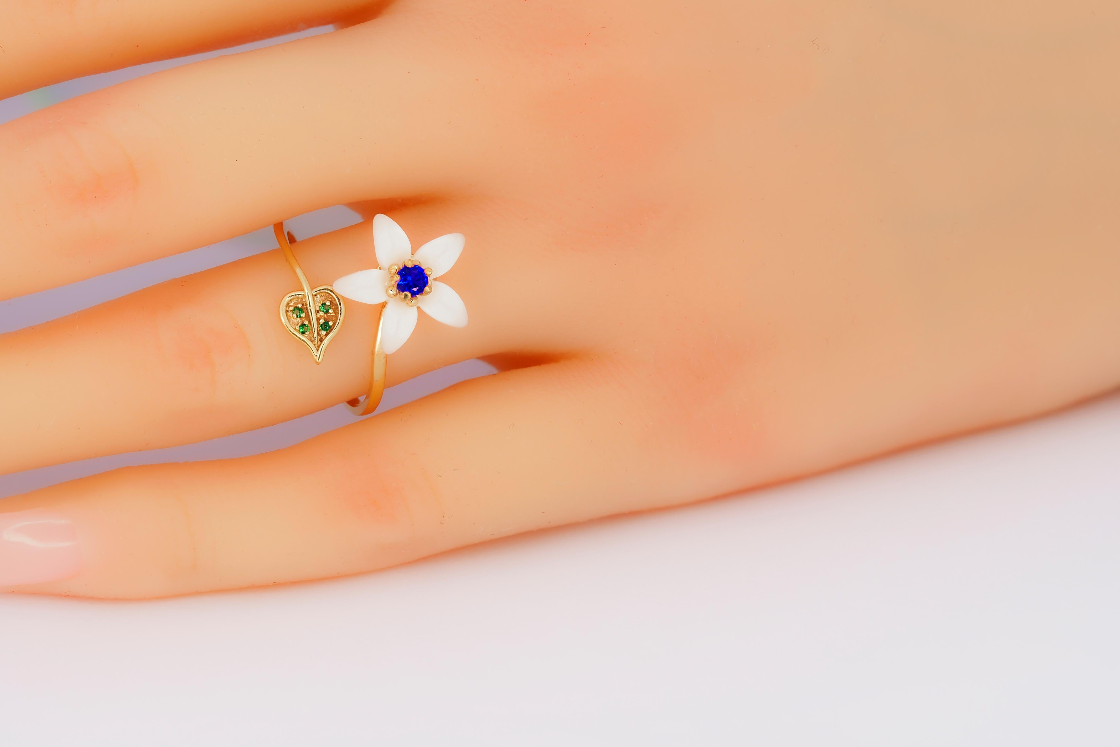 En vente :  Bague fleur sculptée 14k avec pierres précieuses. 4