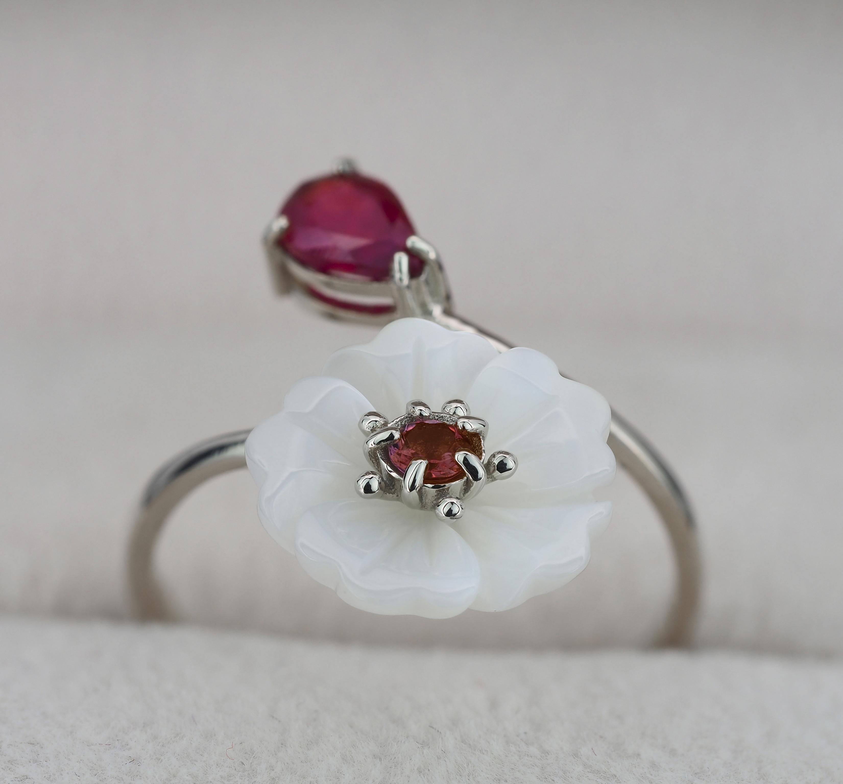 in vendita:  Anello Fiore intagliato 14k con pietre preziose 4
