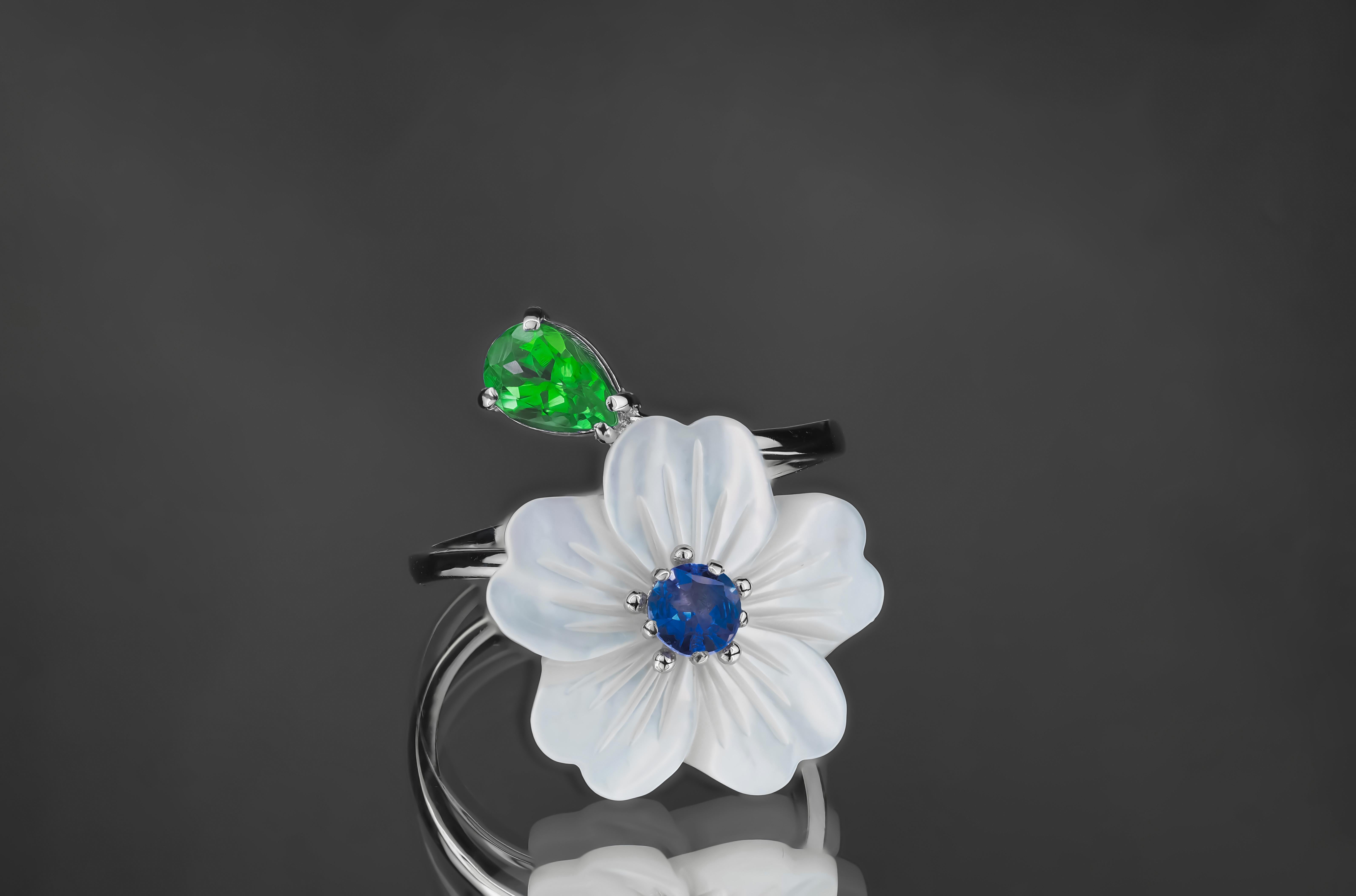 For Sale:  Carved Flower 14k ring with gemstones 5
