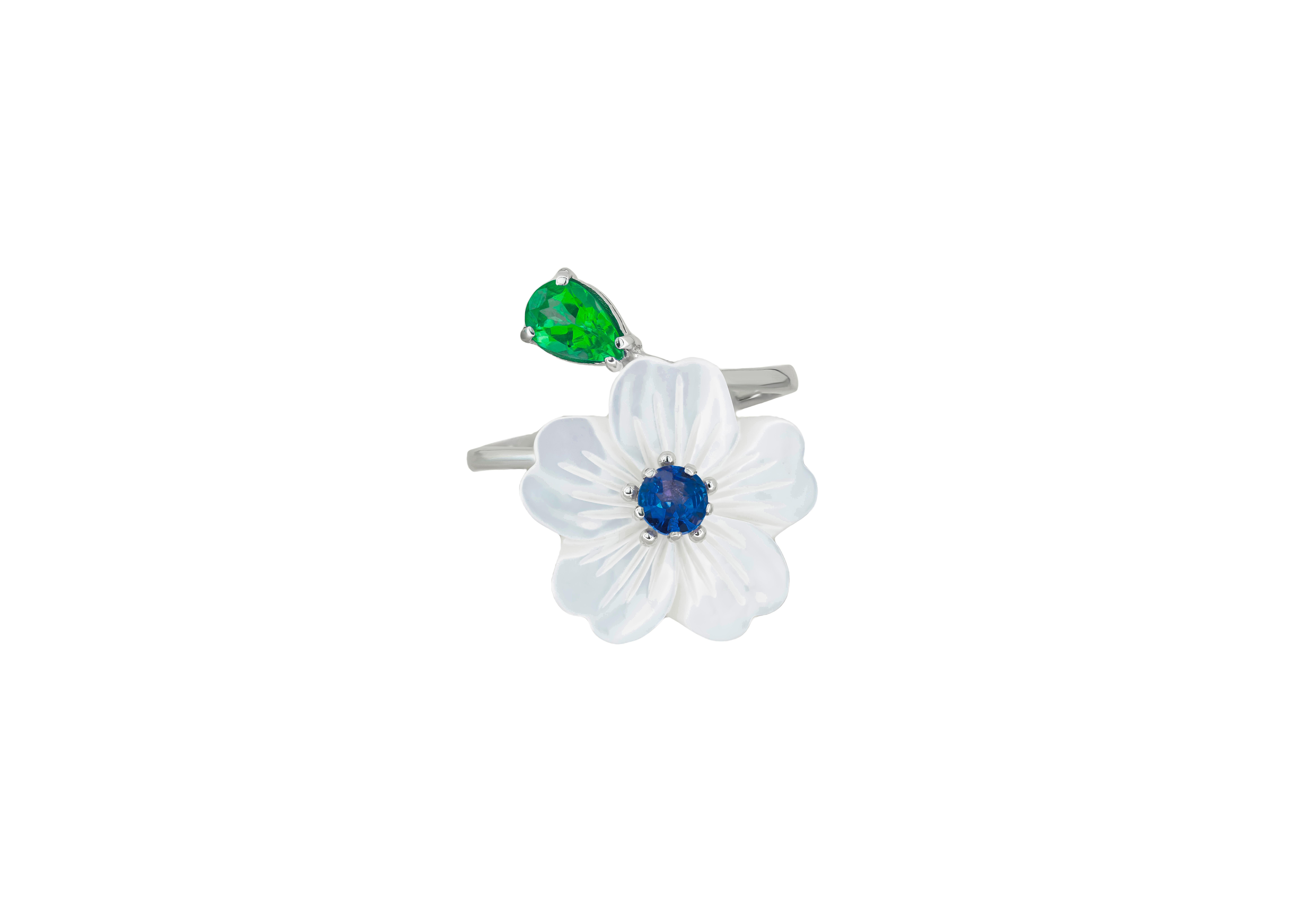 Women's Carved Flower 14k ring with gemstones. For Sale