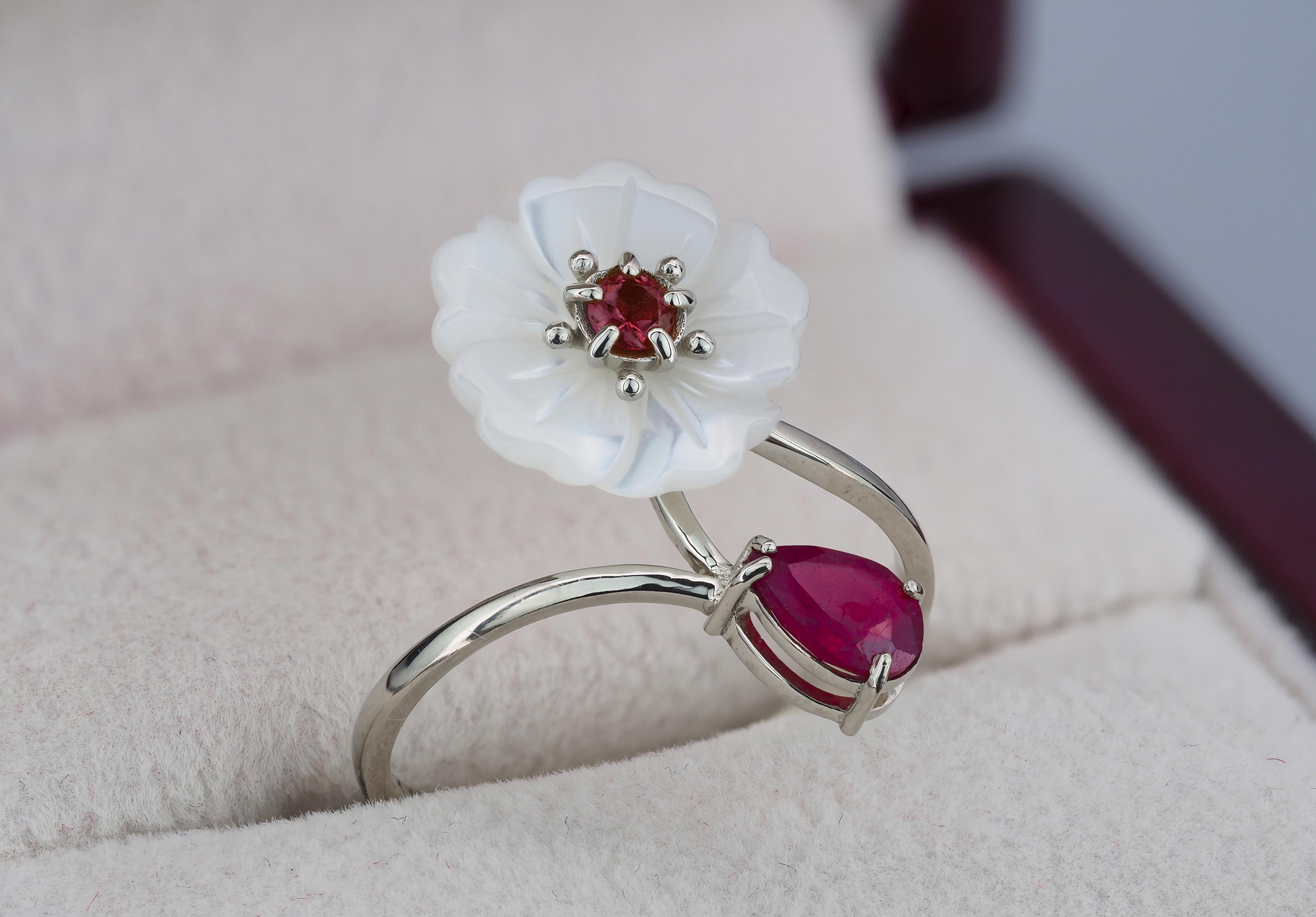 in vendita:  Anello Fiore intagliato 14k con pietre preziose 6