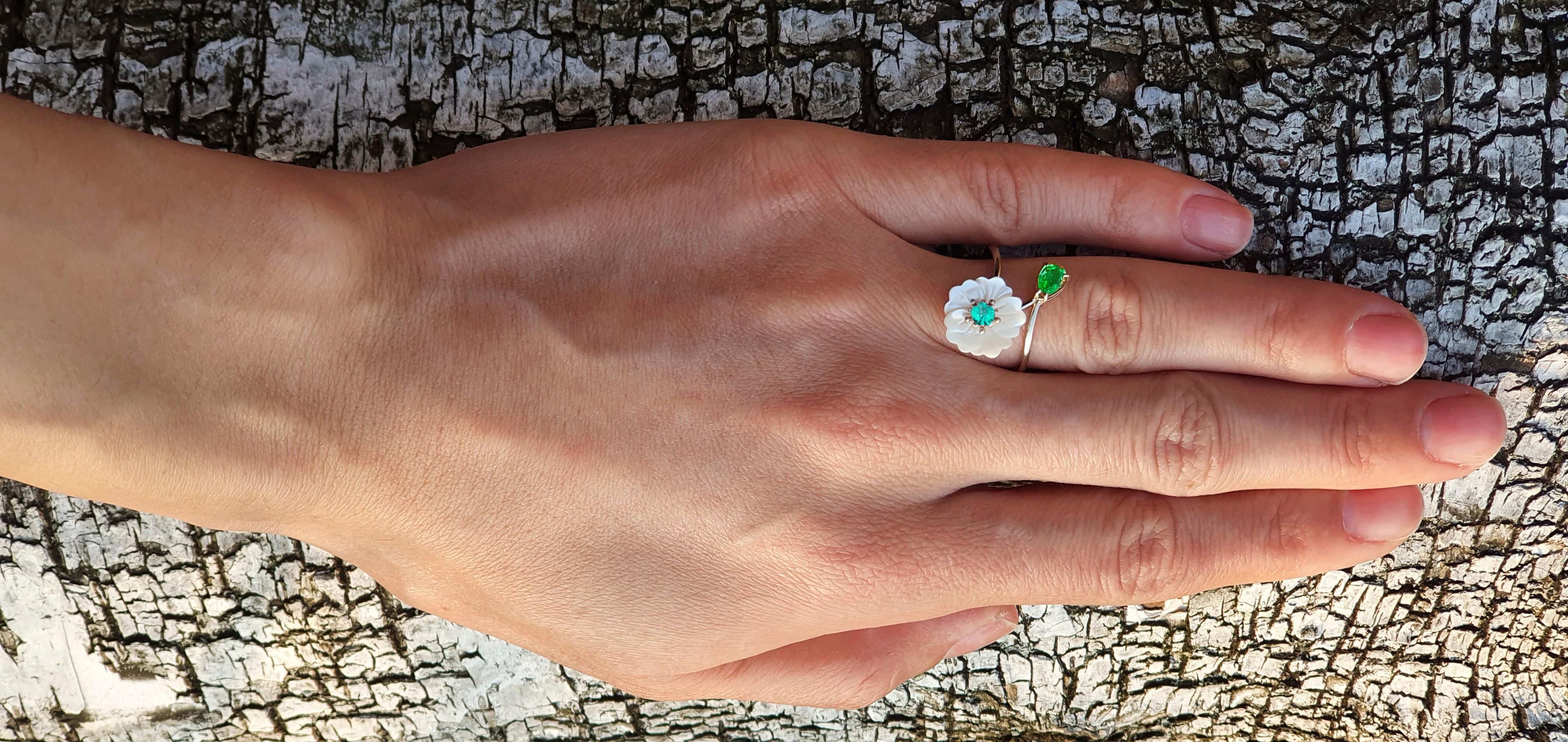 Carved Flower 14k ring with gemstones. For Sale 2