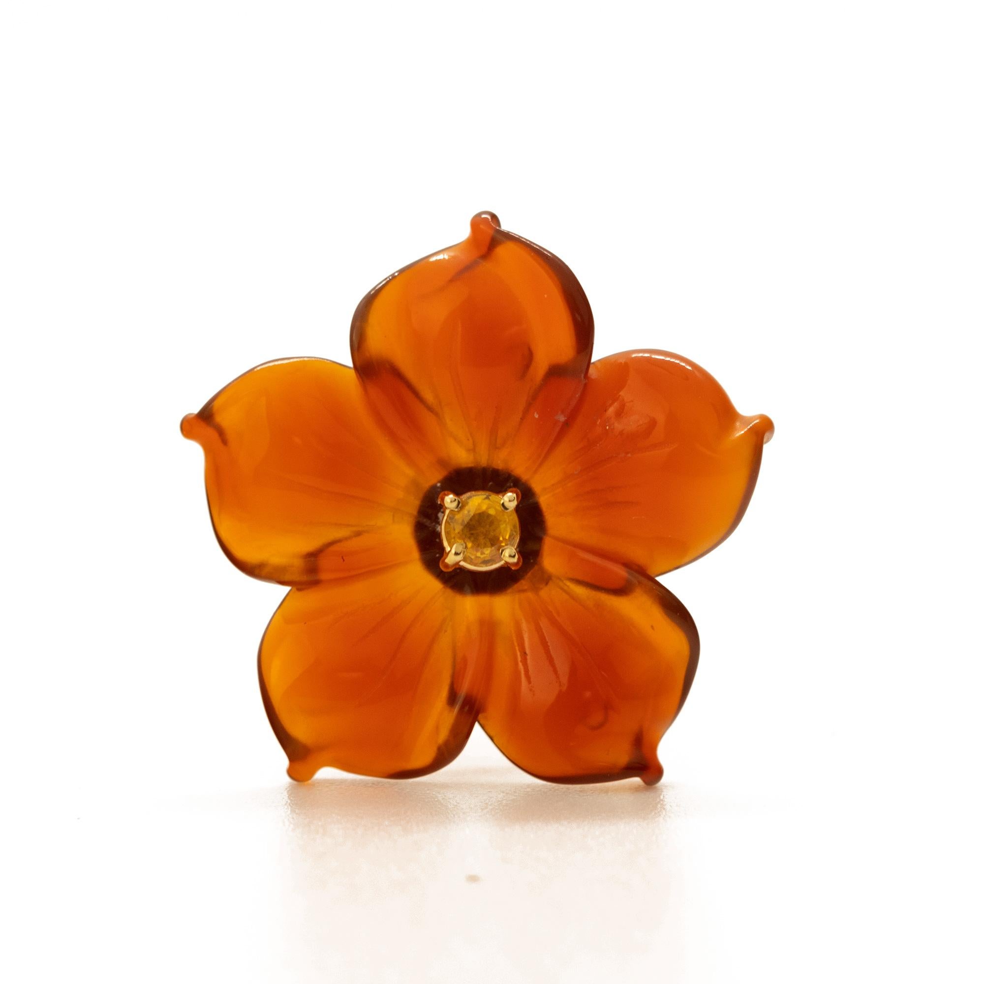 Intini Jewels Bague cocktail en or jaune 18 carats avec agate et saphirs sculptés en forme de fleur 1