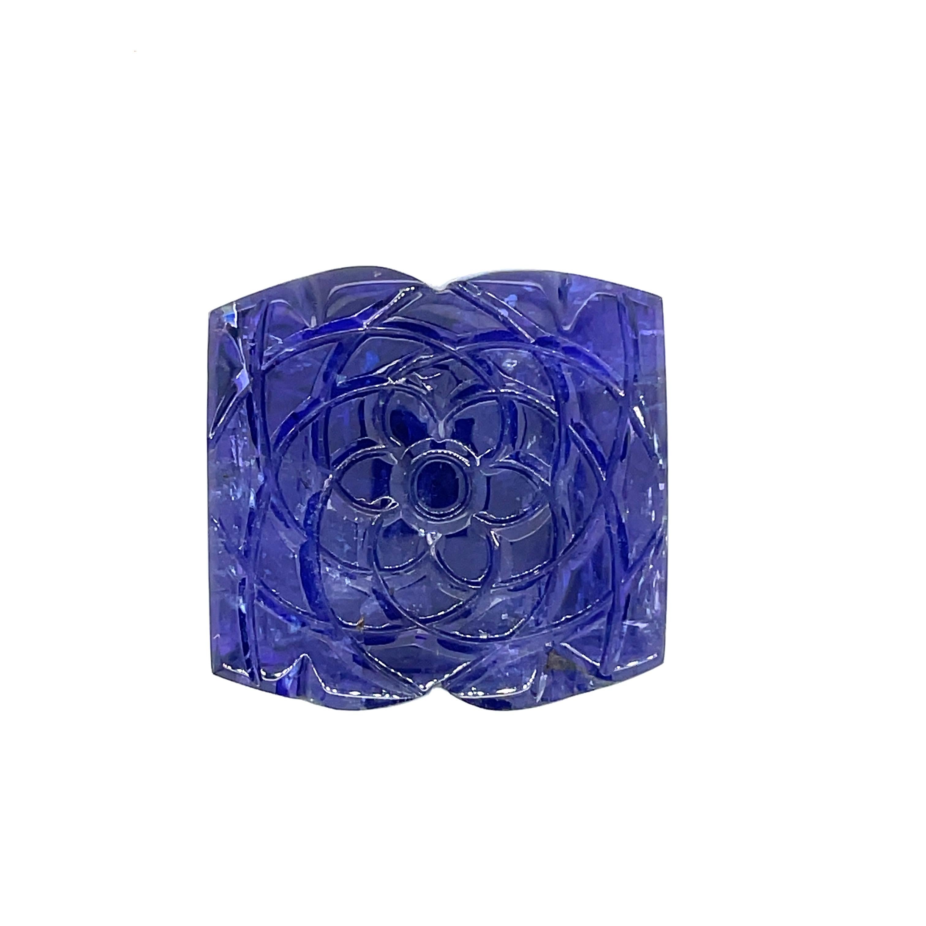 An alluring tanzanite carved flower with delicate petals and an elaborate floral arrangement, weighing an amazing 128.94 carats, conveys timeless elegance. 

This stunning gemstone has carved lines that captivate the eye on its sides.

Whether