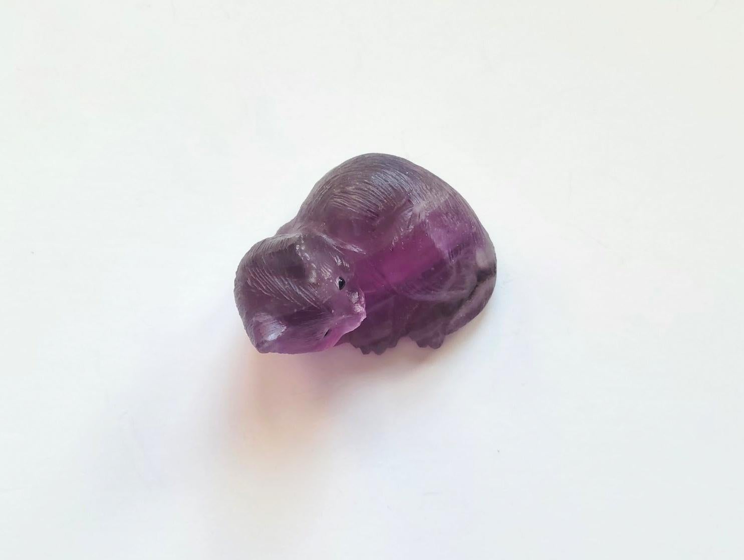 Carved Fluorite Kitten Figurine In Good Condition For Sale In Chesterland, OH