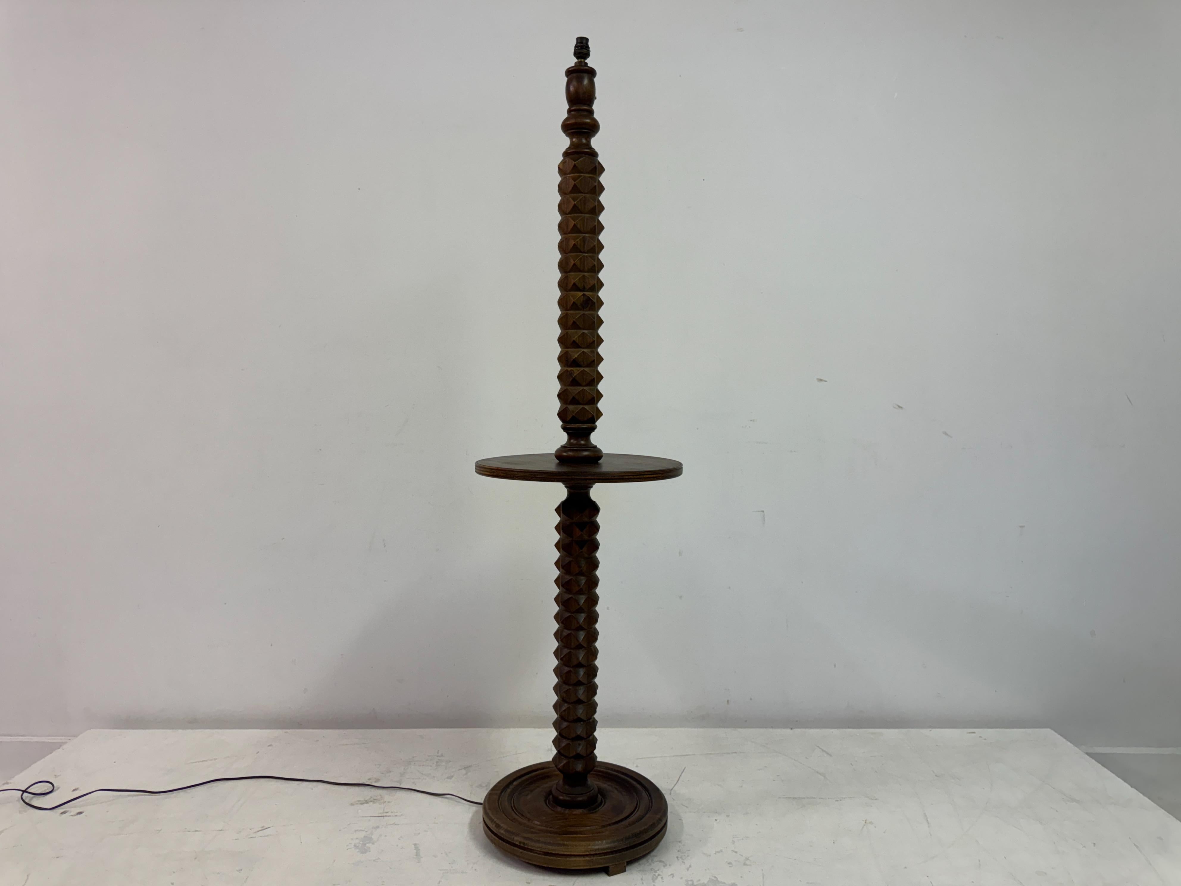 Art Déco Lampada da terra francese intagliata nello stile di Charles Dudouyt in vendita