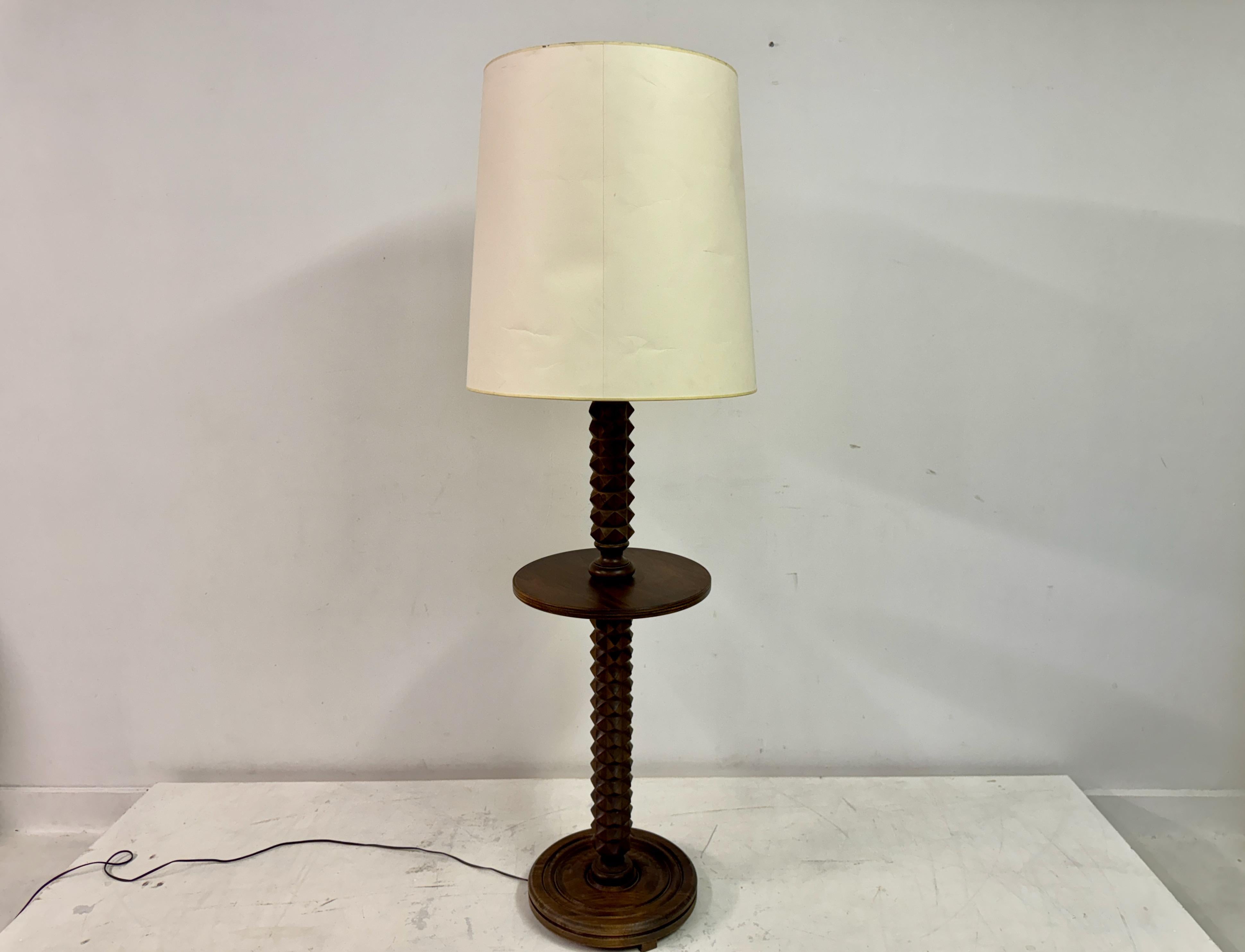 Lampada da terra francese intagliata nello stile di Charles Dudouyt in vendita 1