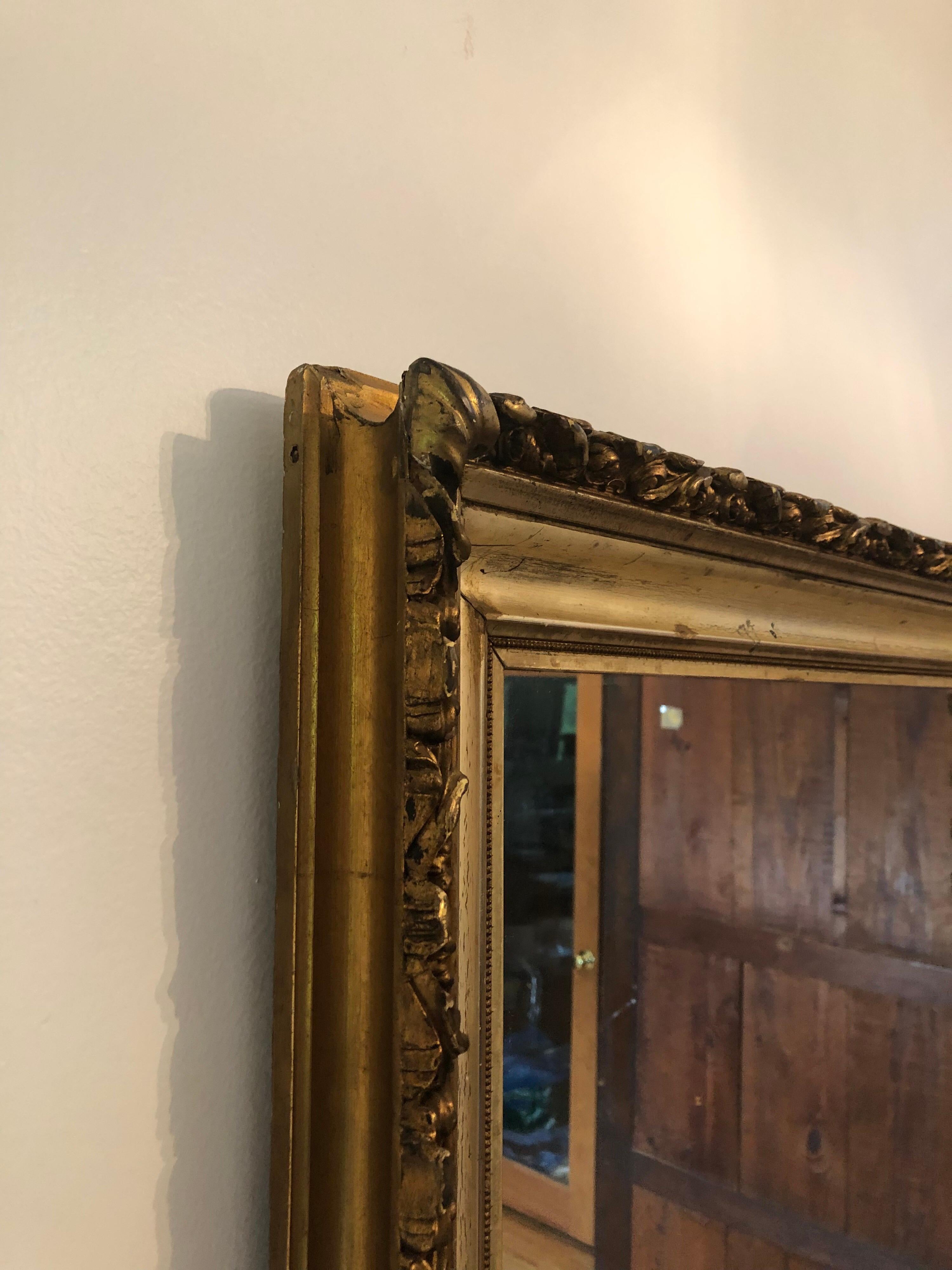 Carved French Giltwood Mirror In Good Condition For Sale In Stockton, NJ